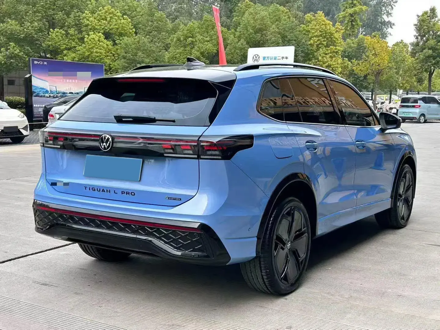 2024 VOLKSWAGEN TIGUAN thumbnail 4