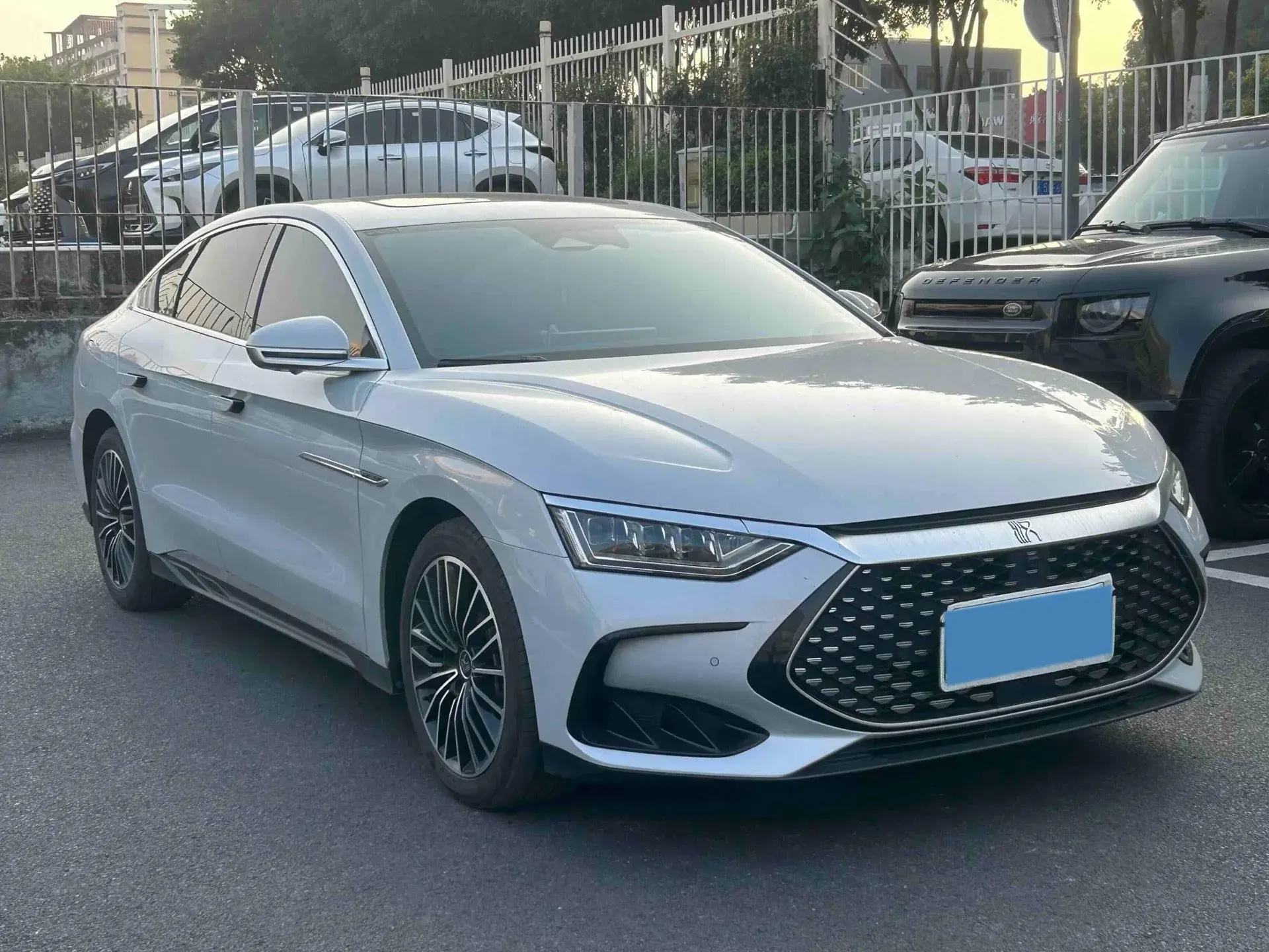 2024 BYD HAN thumbnail 3