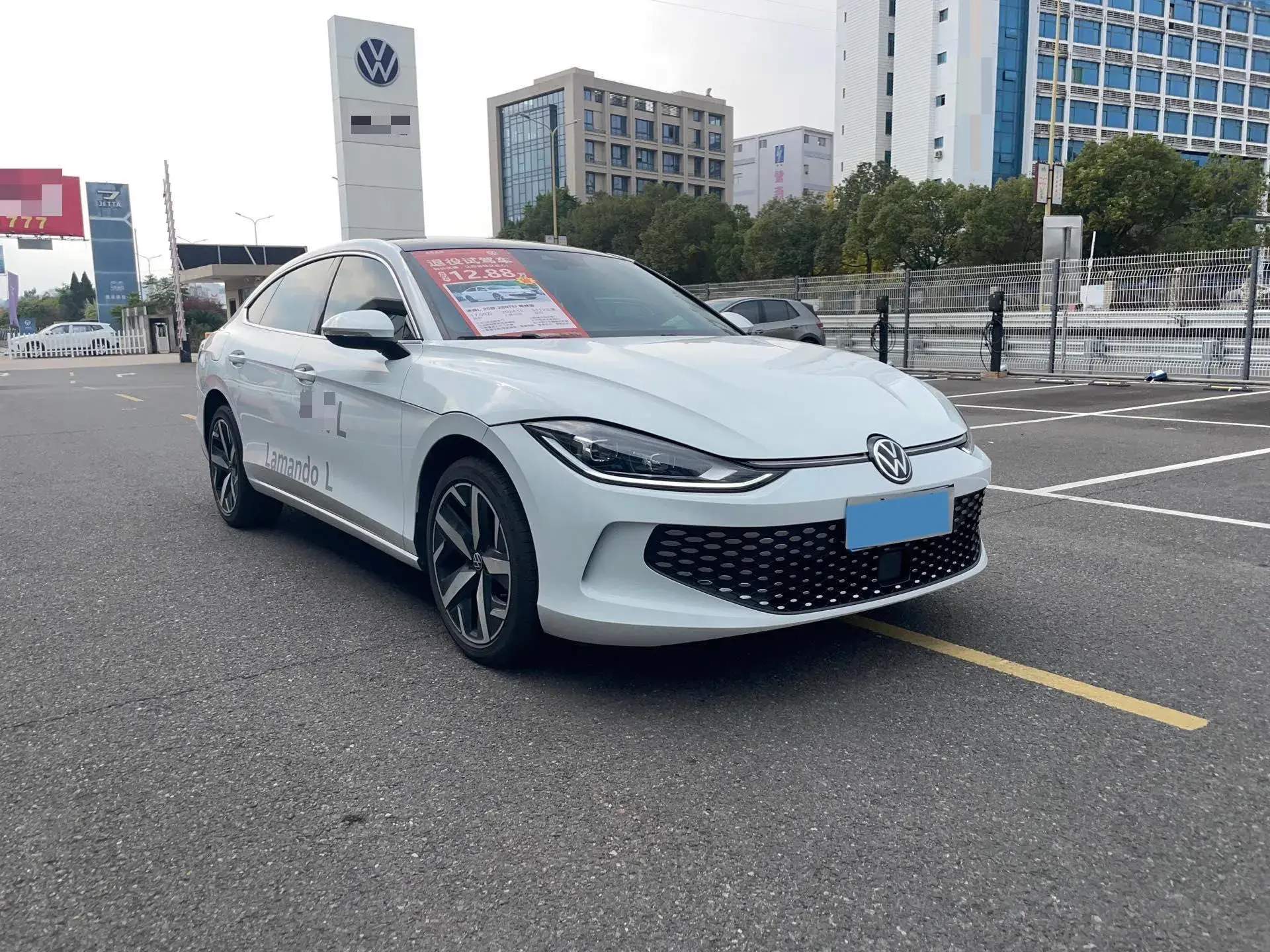 2024 VOLKSWAGEN LAMANDO thumbnail 3