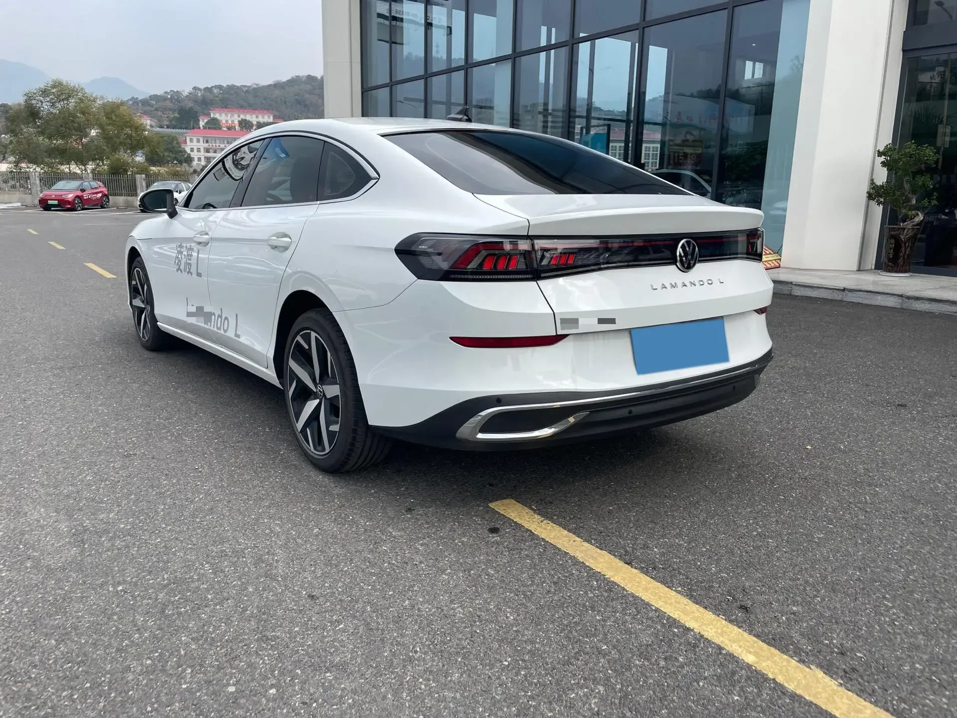 2024 VOLKSWAGEN LAMANDO thumbnail 4