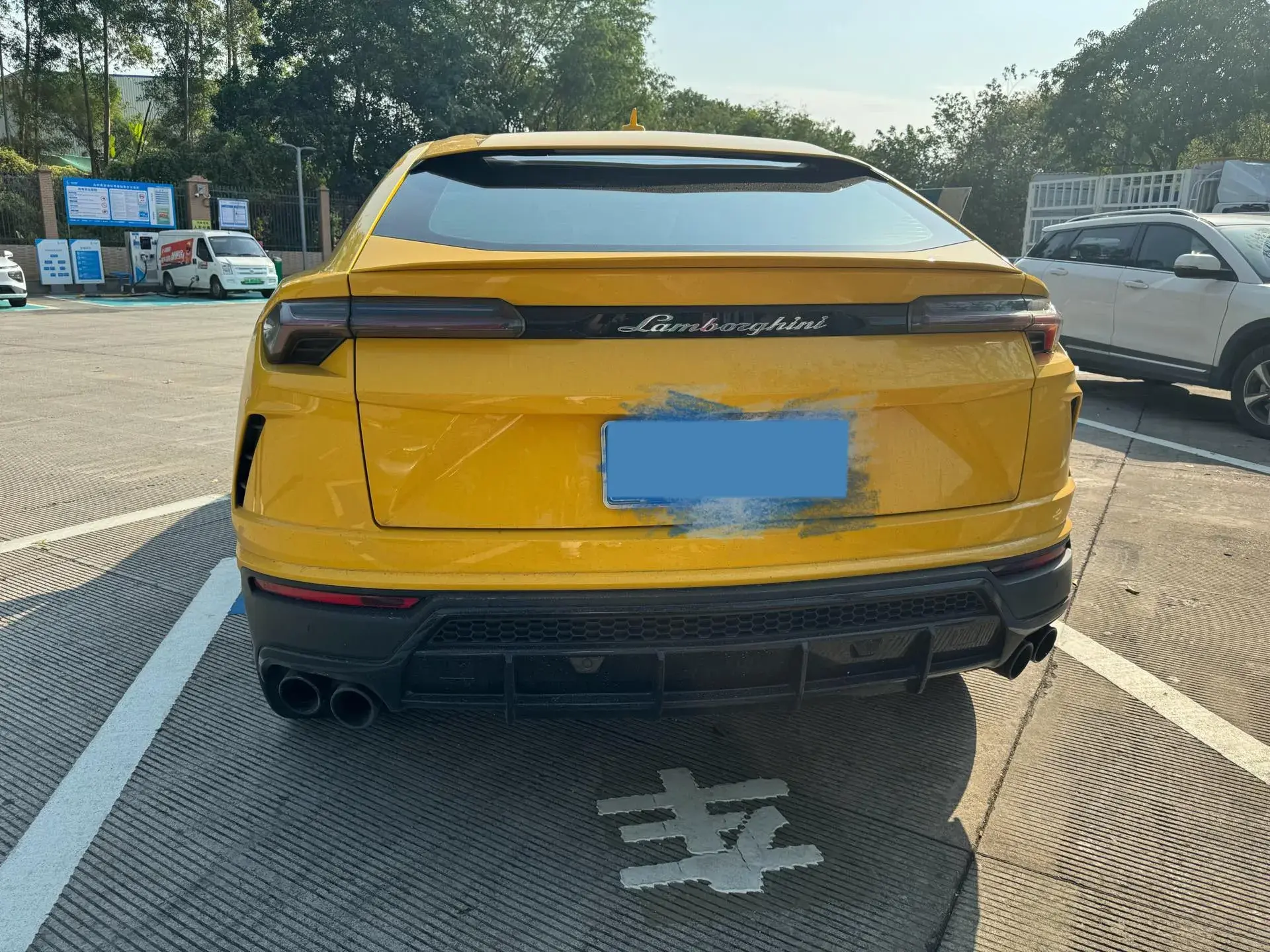 2021 LAMBORGHINI URUS thumbnail 3