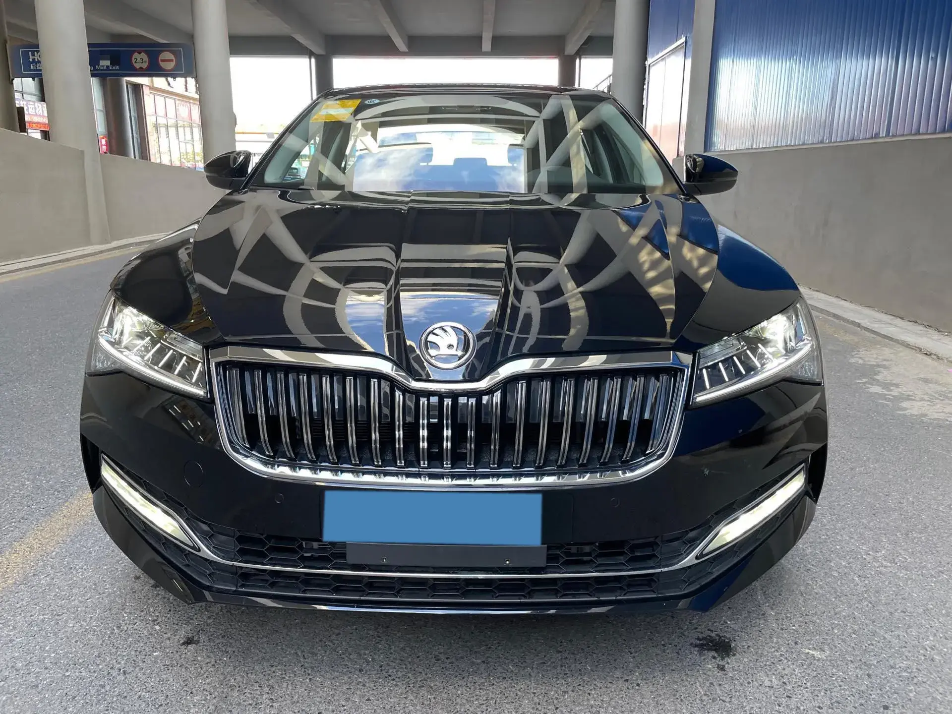 2023 SKODA SUPERB thumbnail 2