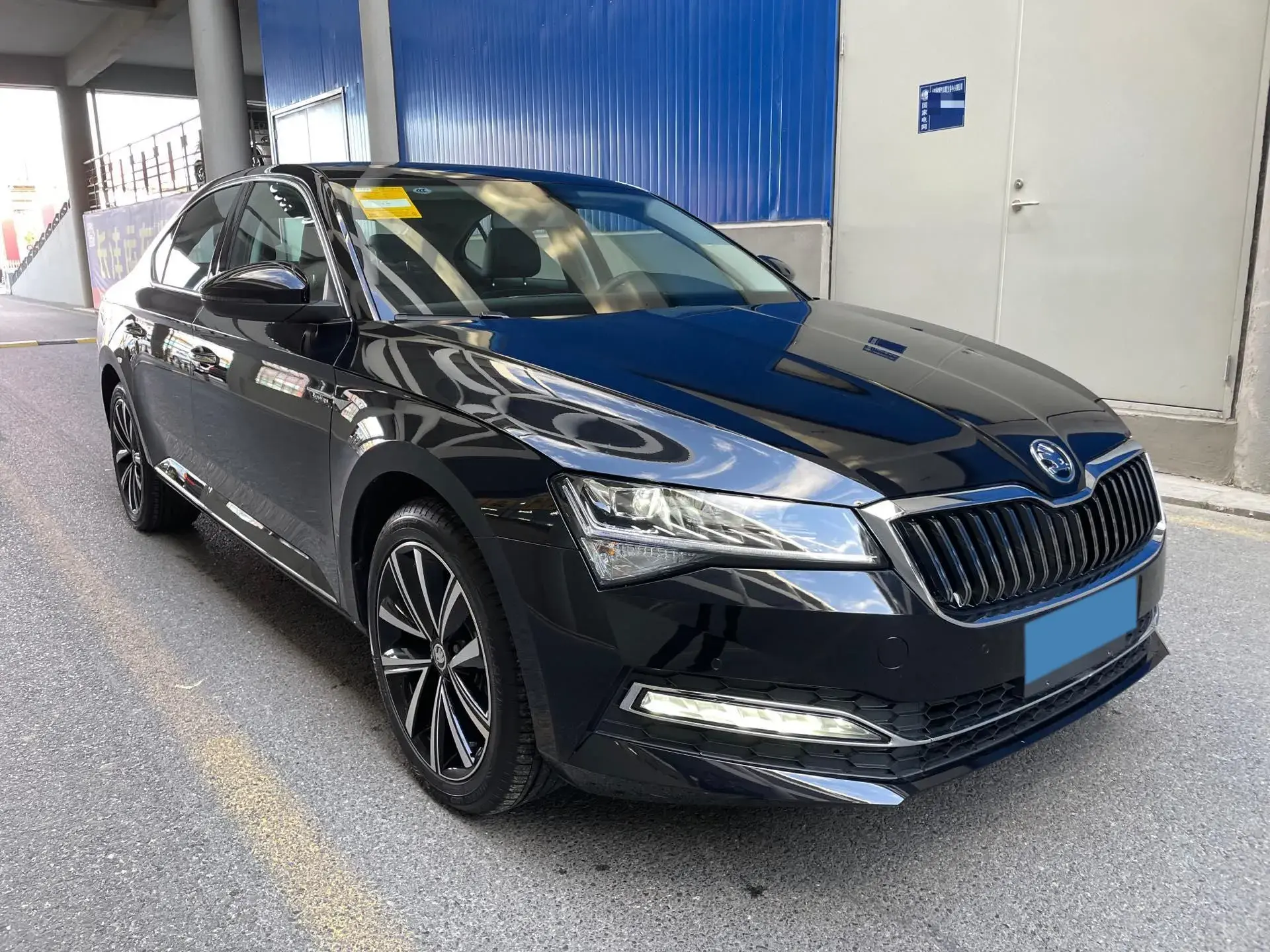 2023 SKODA SUPERB thumbnail 3