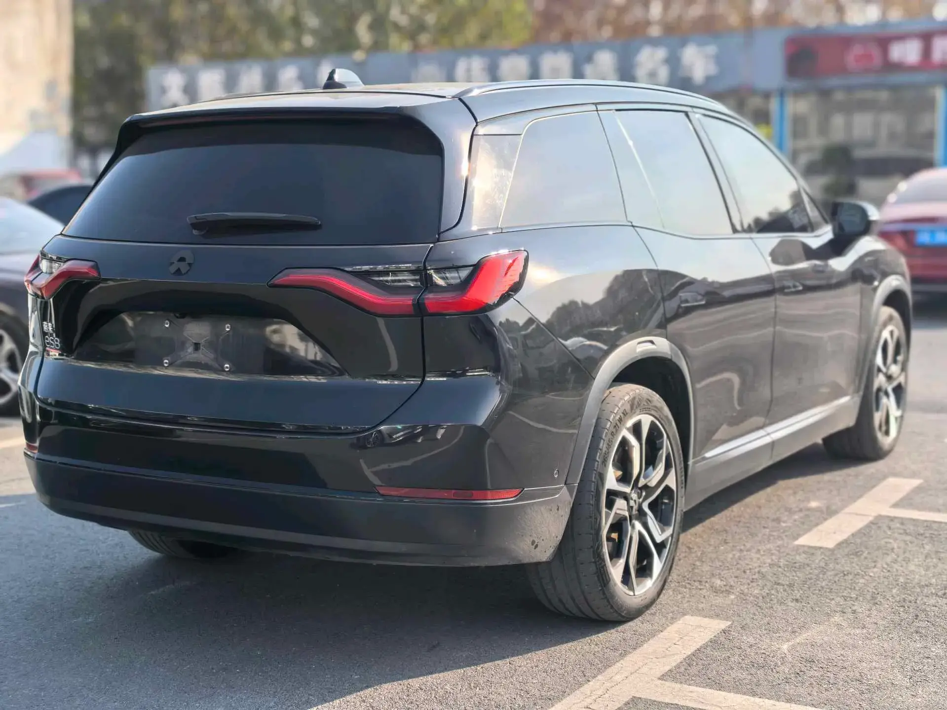 2020 NIO ES8 thumbnail 4