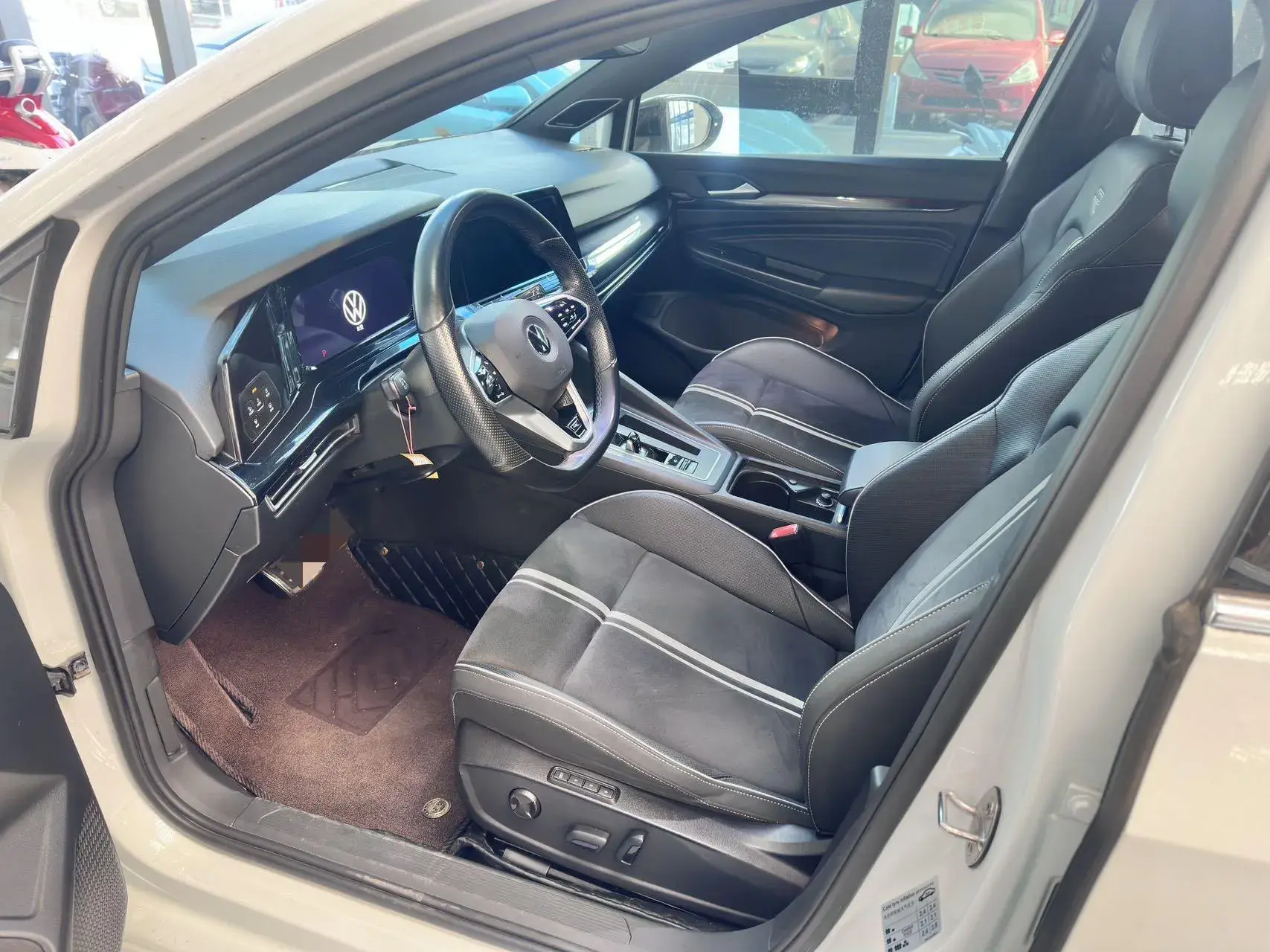 2021 VOLKSWAGEN GOLF thumbnail 4