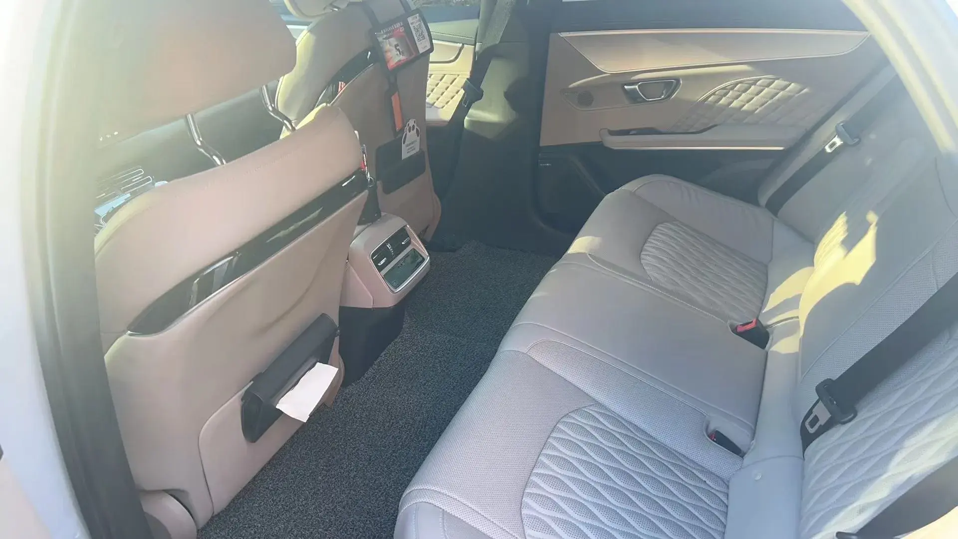 2024 BYD HAN thumbnail 3