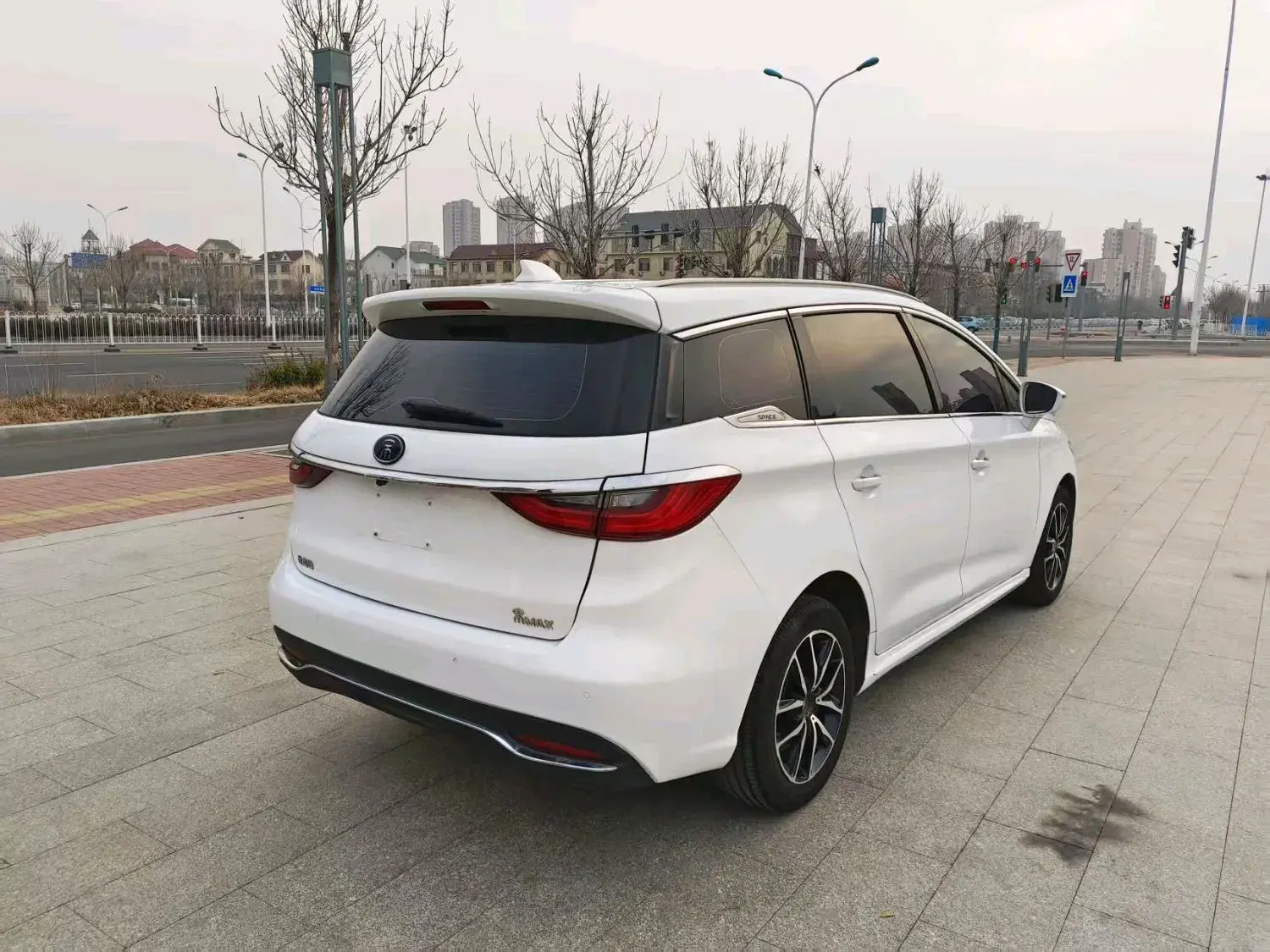 2017 BYD SONG thumbnail 4