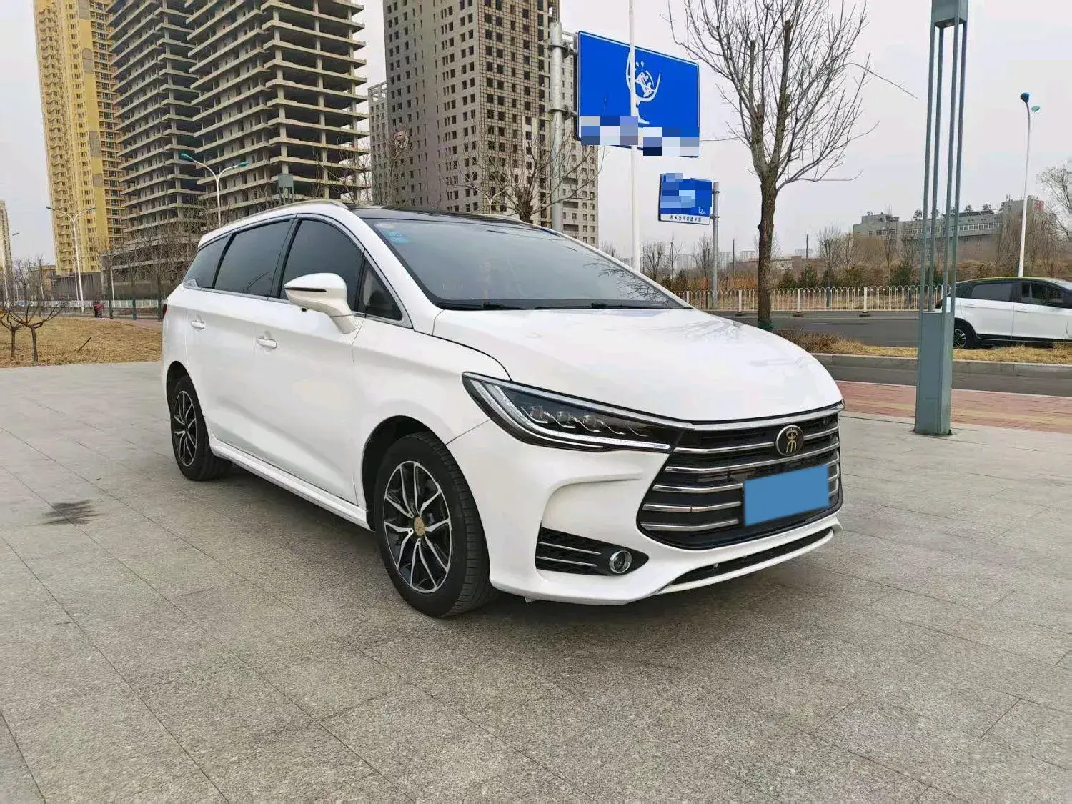 2017 BYD SONG thumbnail 3