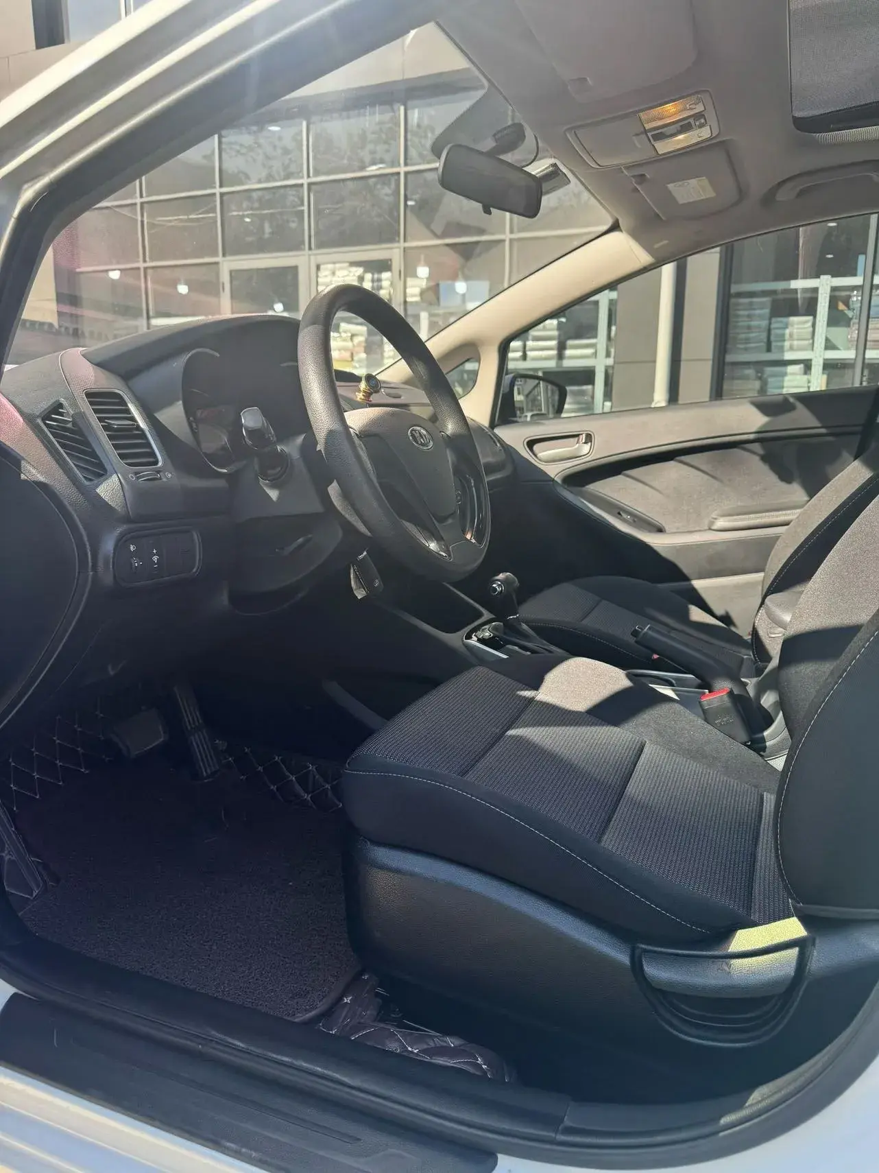 2017 KIA K3 thumbnail 4