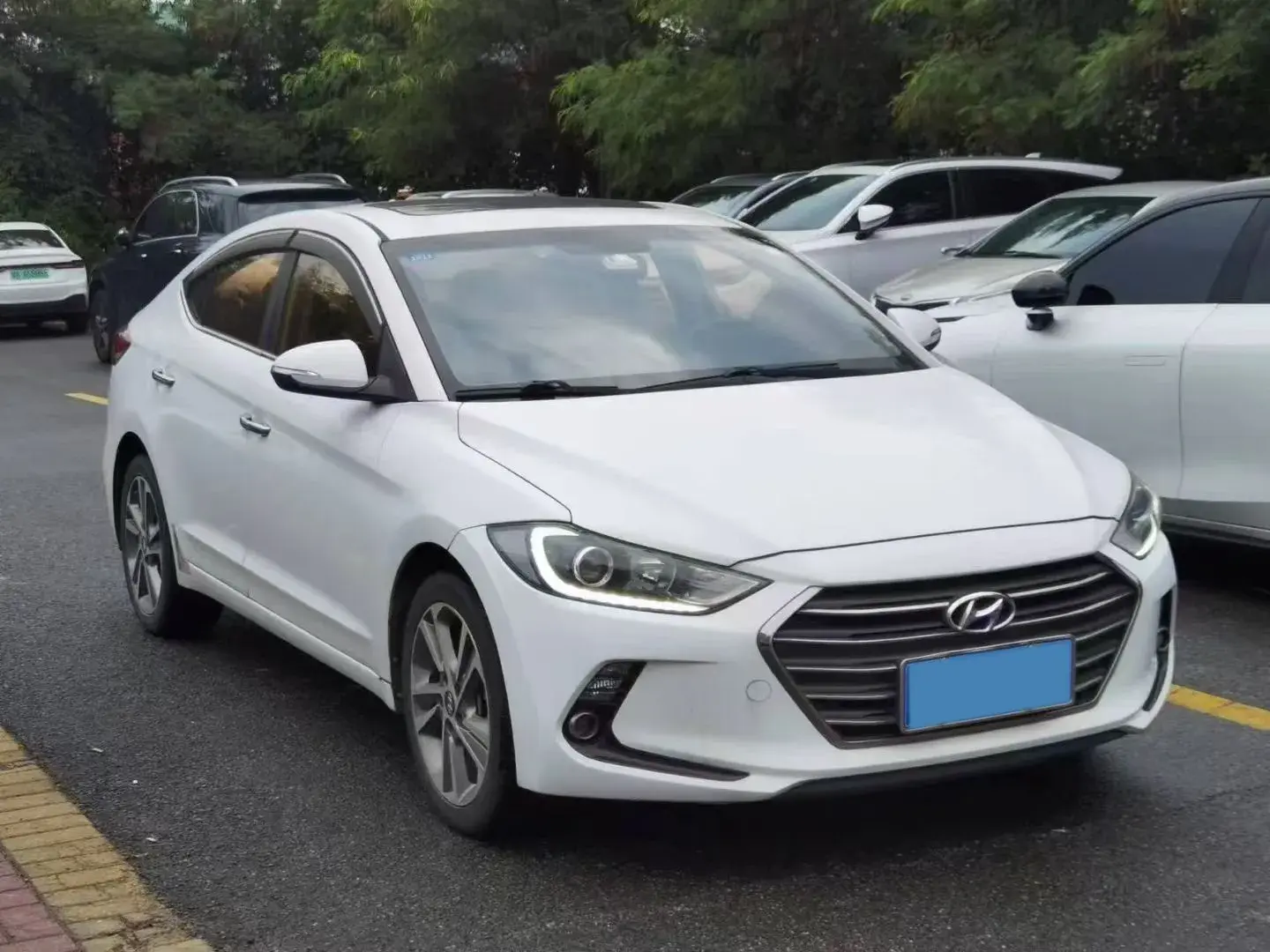 2016 HYUNDAI ELANTRA thumbnail 3