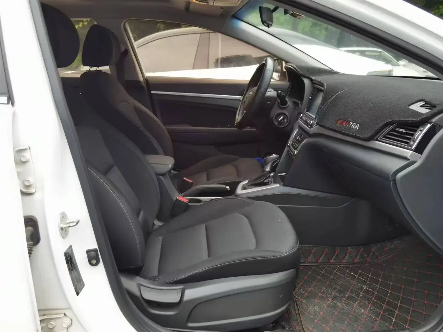 2016 HYUNDAI ELANTRA thumbnail 4