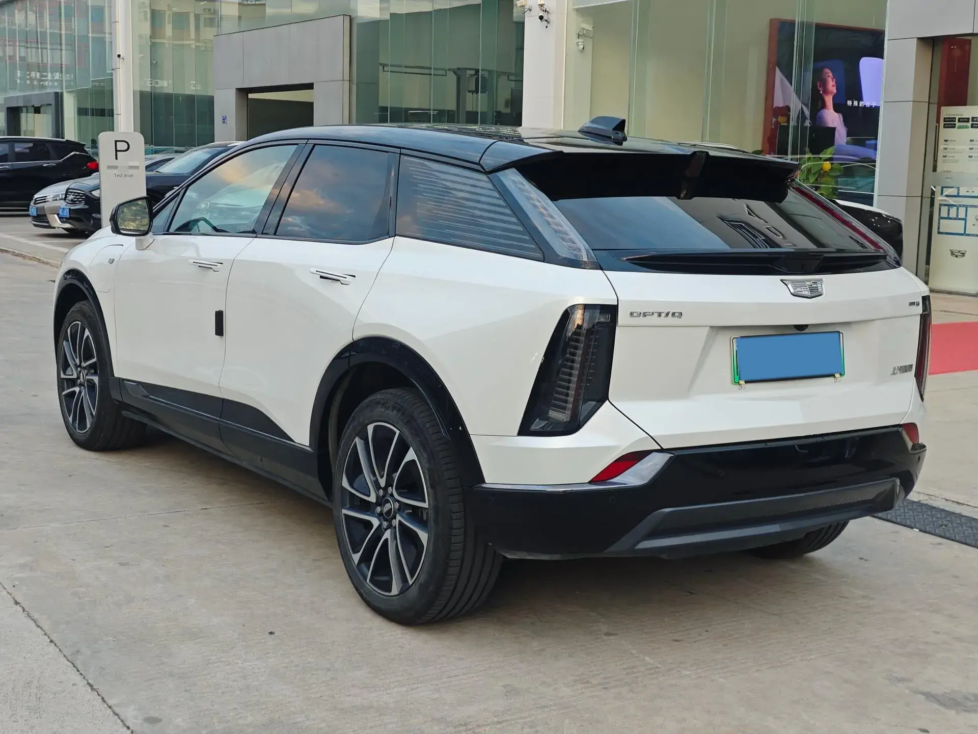 2024 CADILLAC OPTIQ thumbnail 4