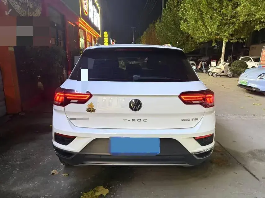 2021 VOLKSWAGEN T-ROC thumbnail 3