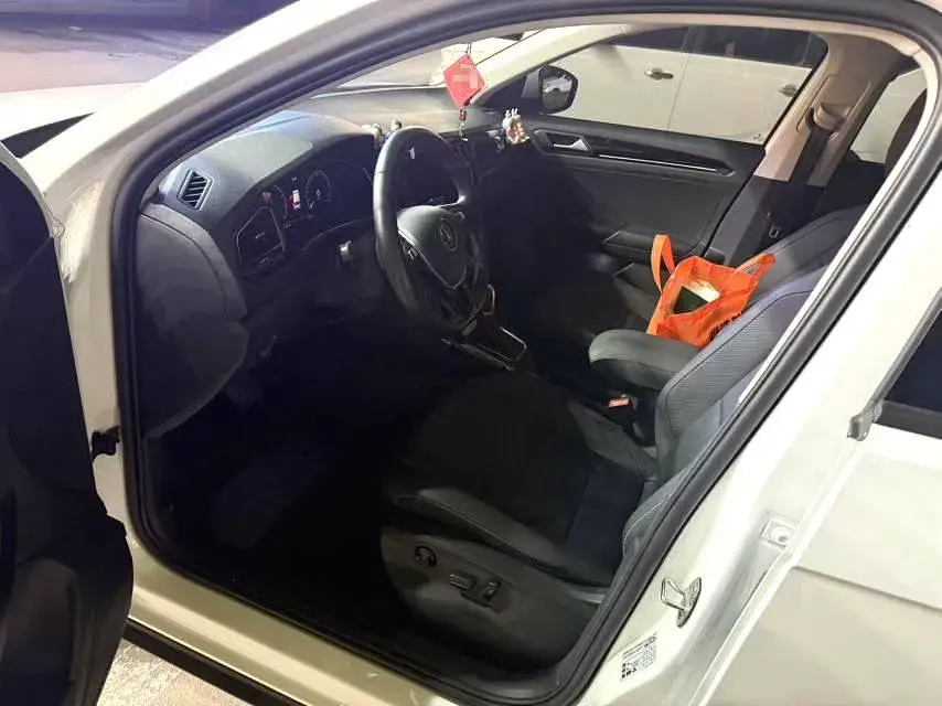 2021 VOLKSWAGEN T-ROC thumbnail 2