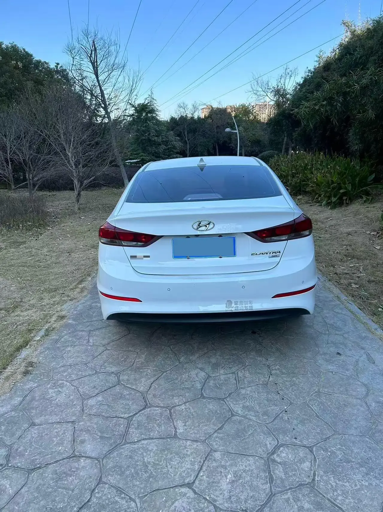 2016 HYUNDAI ELANTRA thumbnail 3