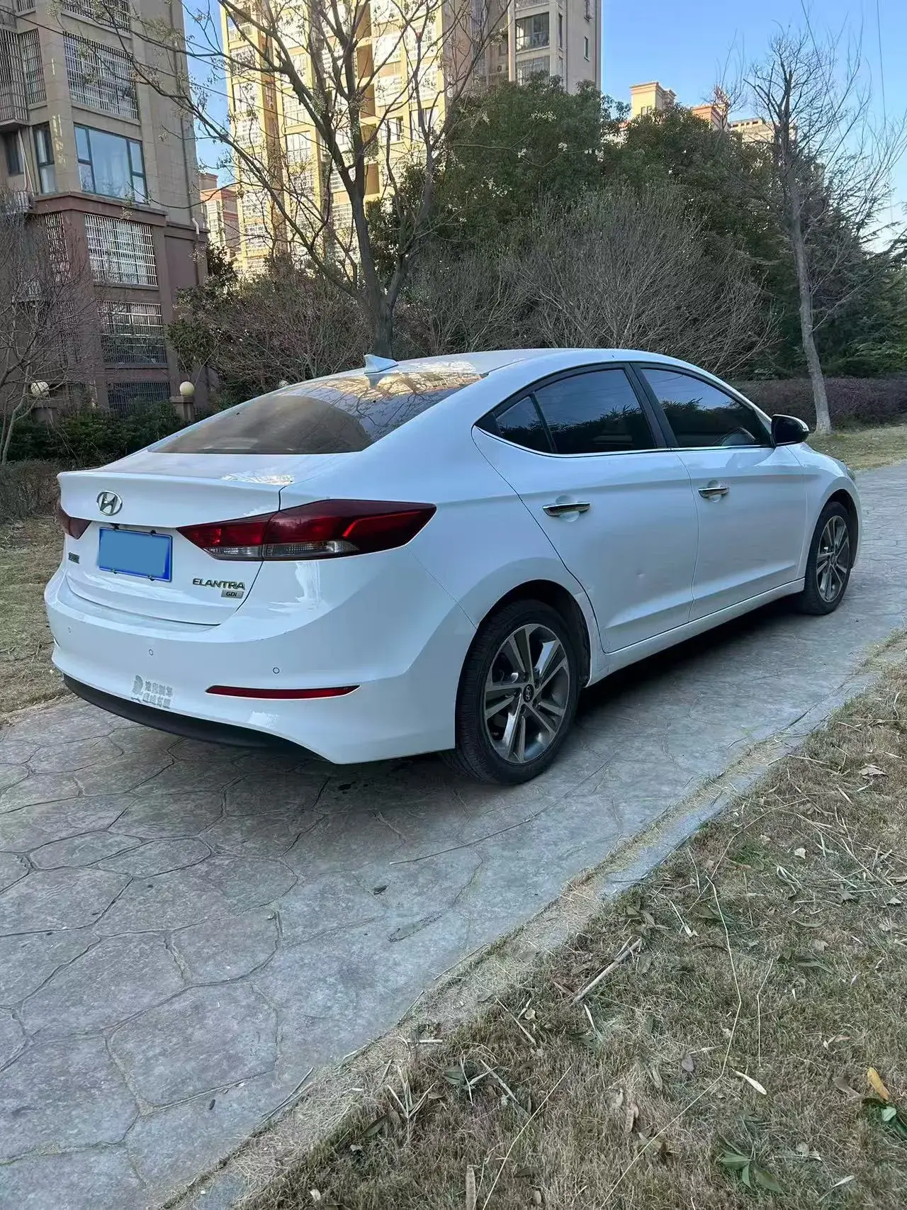 2016 HYUNDAI ELANTRA thumbnail 4