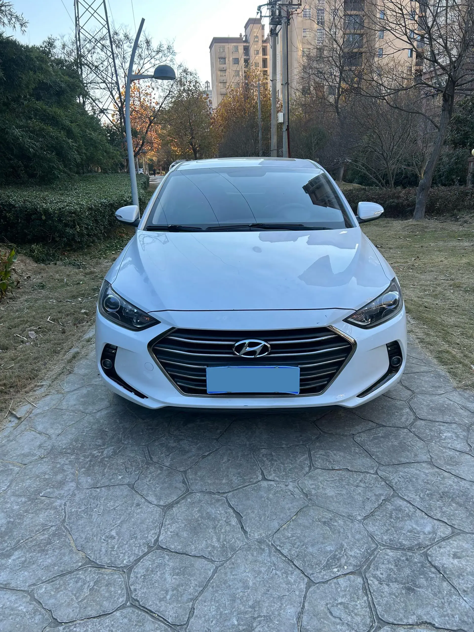 2016 HYUNDAI ELANTRA thumbnail 2