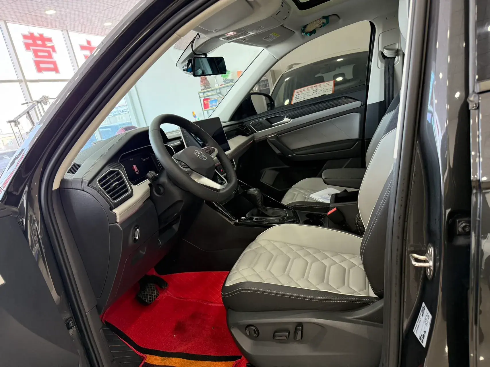 2023 VOLKSWAGEN TAYRON thumbnail 4