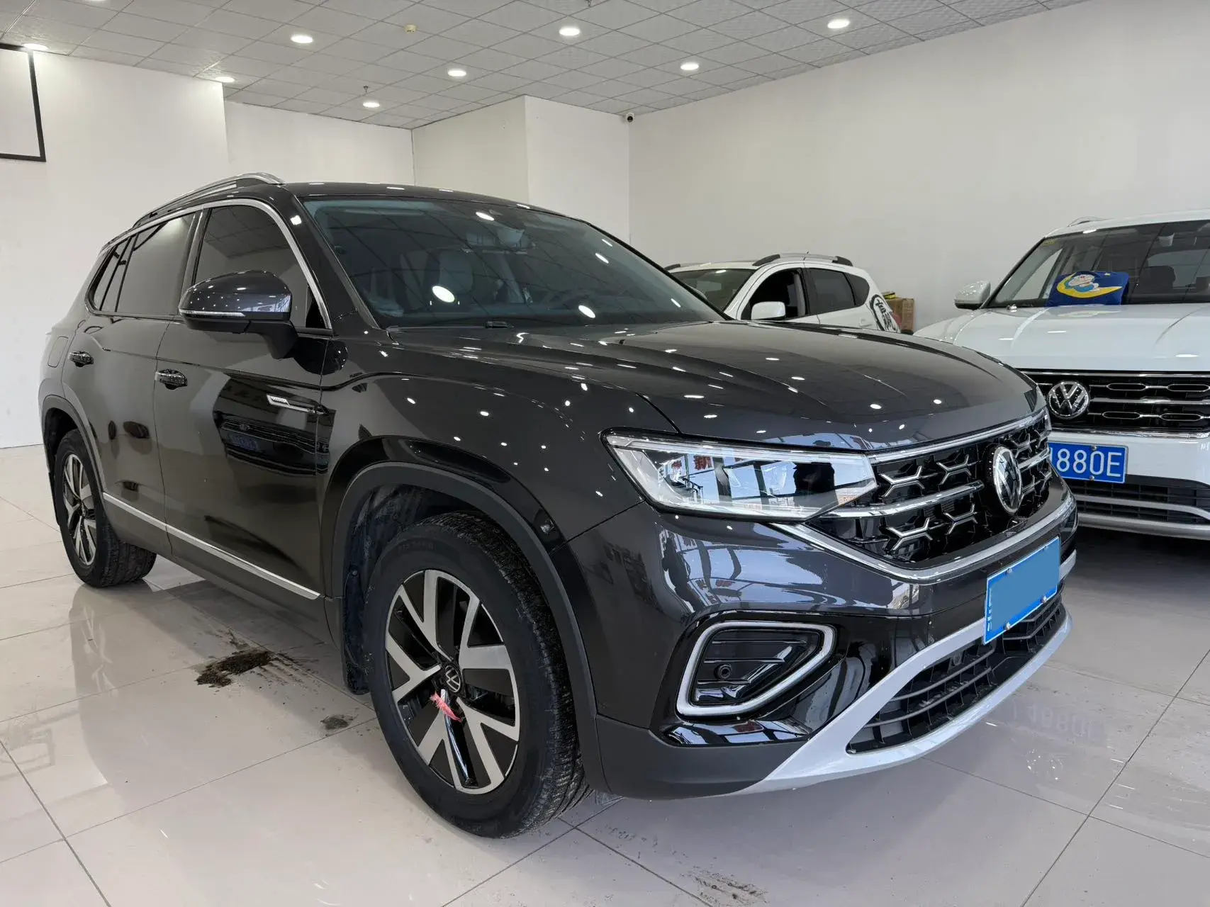 2023 VOLKSWAGEN TAYRON thumbnail 3