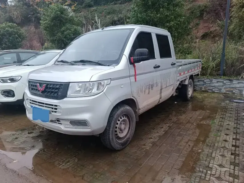2022 WuLing RongGuang New Truck 1.5L 102HP L4 5MT