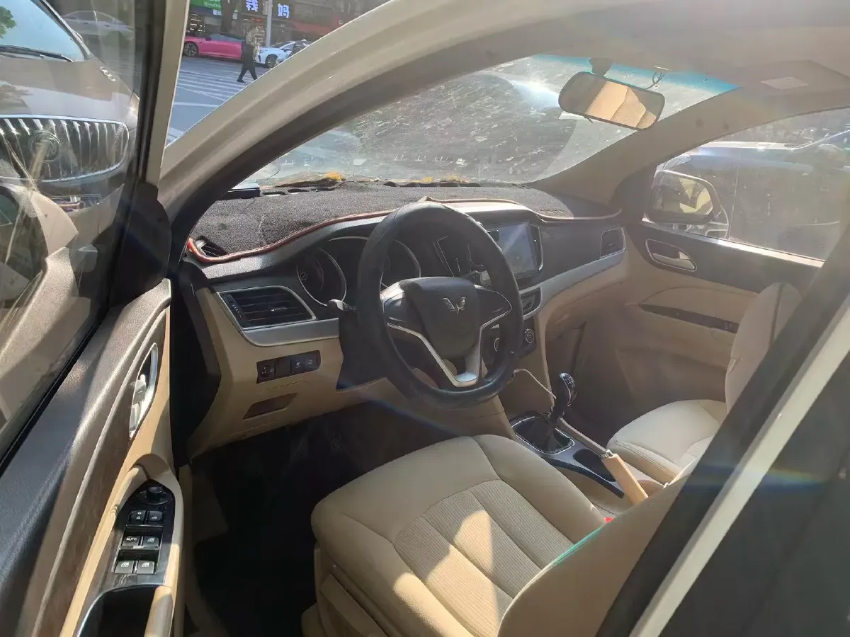 2020 WuLing 730 1.5L 105HP L4 6MT,autocango,china used car exporter,china ev exporter,chinese used car exporter,chinese used ev exporter