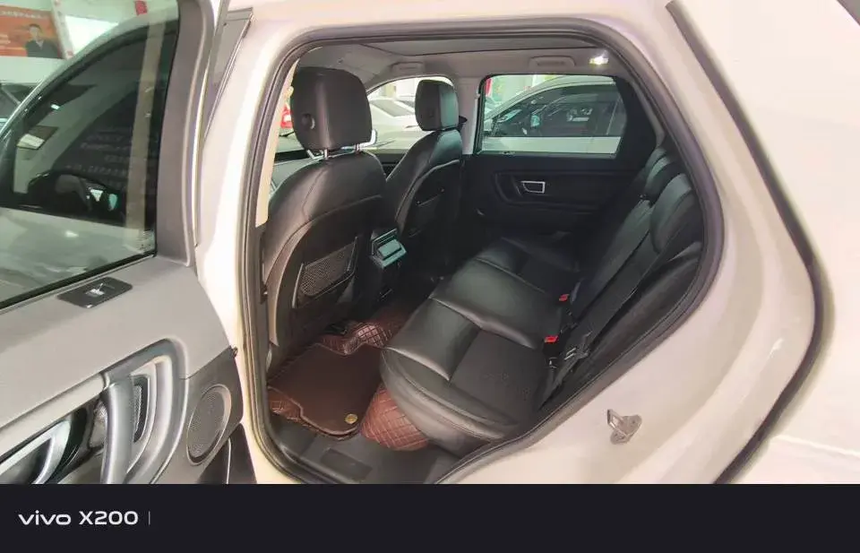 2018 LAND ROVER thumbnail 3