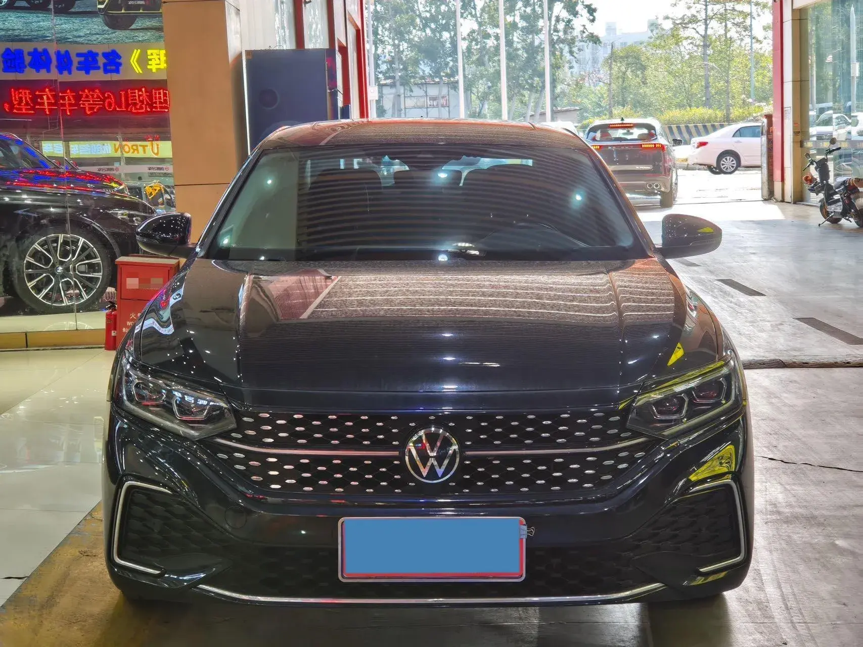 2022 XPENG P7 thumbnail 2