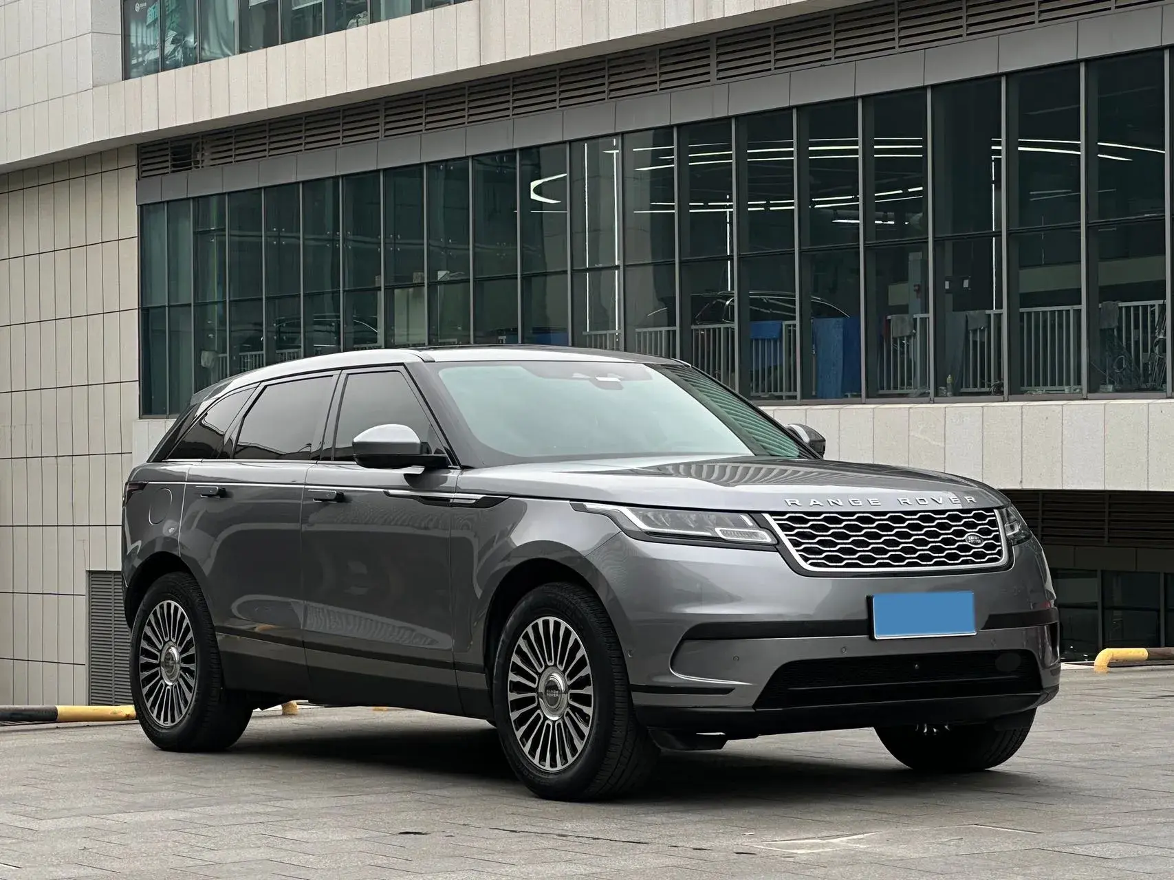 2020 LAND ROVER thumbnail 4