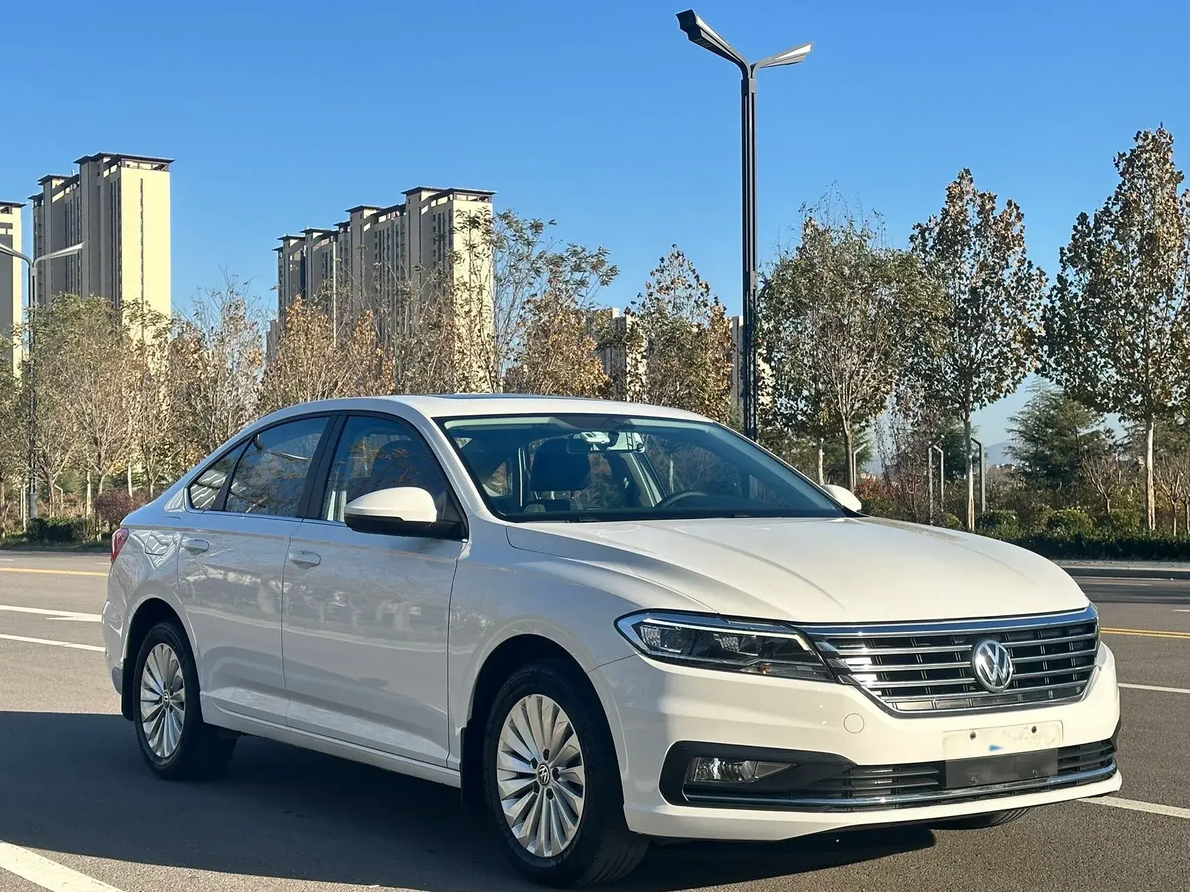 2019 VOLKSWAGEN SAGITAR thumbnail 3