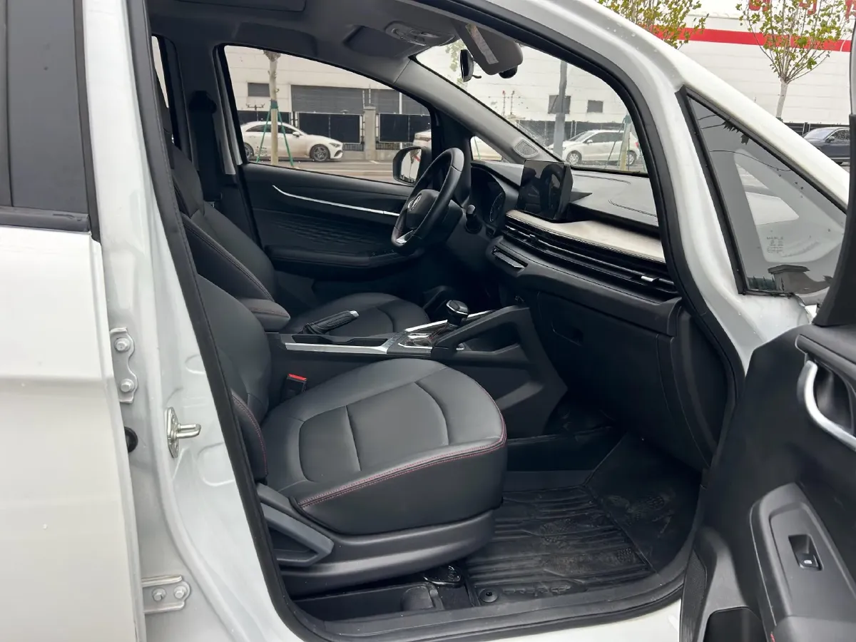 2024 Livan X3 PRO 1.5L 113HP L4 CVT,autocango,china used car exporter,china ev exporter,chinese used car exporter,chinese used ev exporter