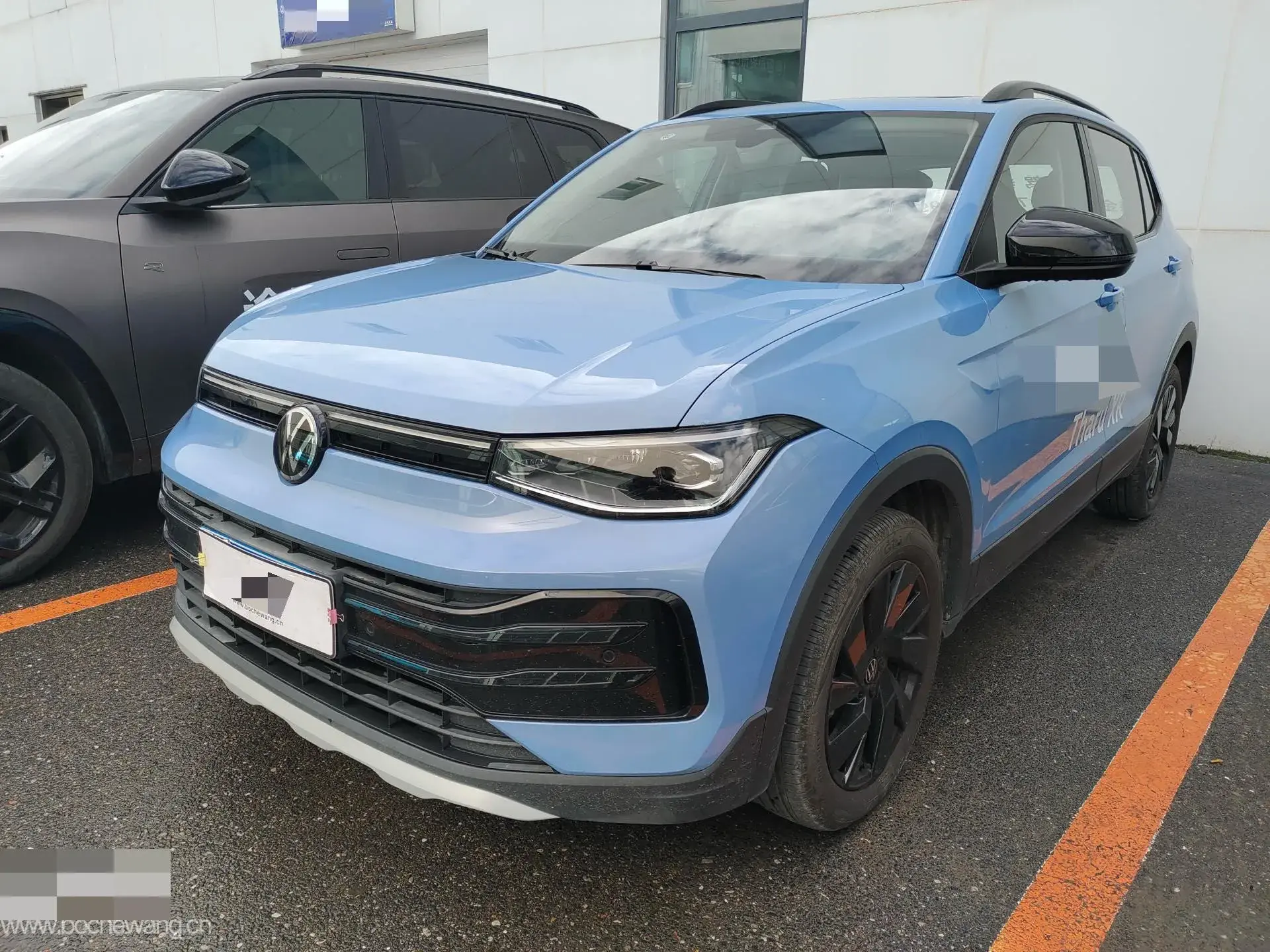 2025 VOLKSWAGEN THARU view 1