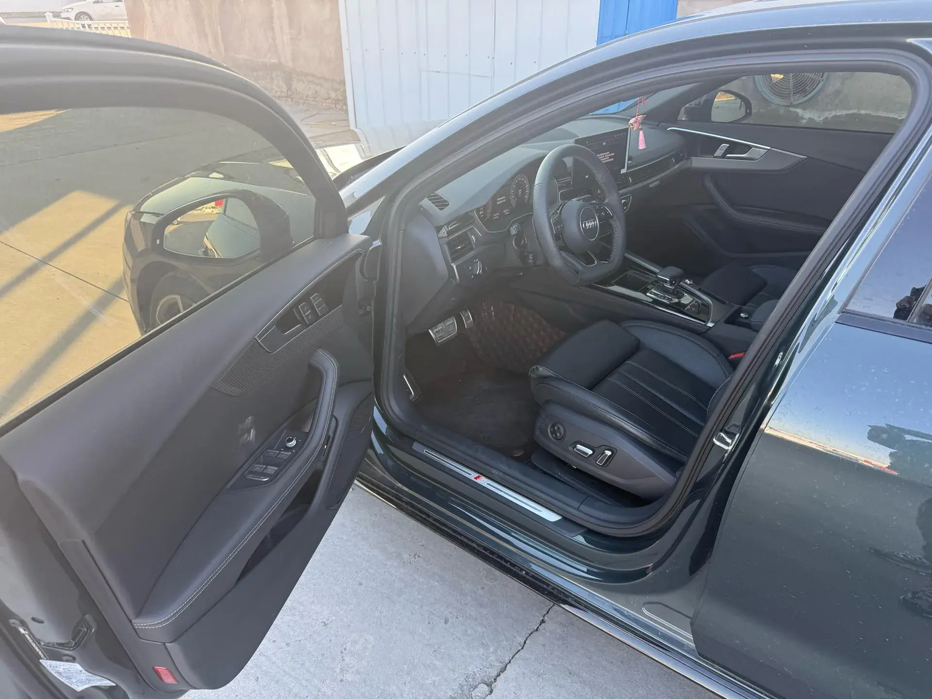 2024 AUDI A4L thumbnail 2