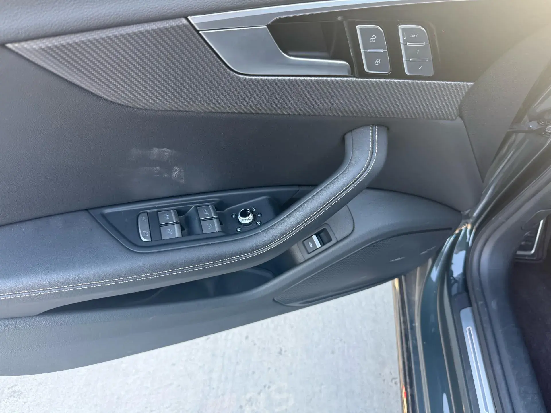 2024 AUDI A4L thumbnail 3