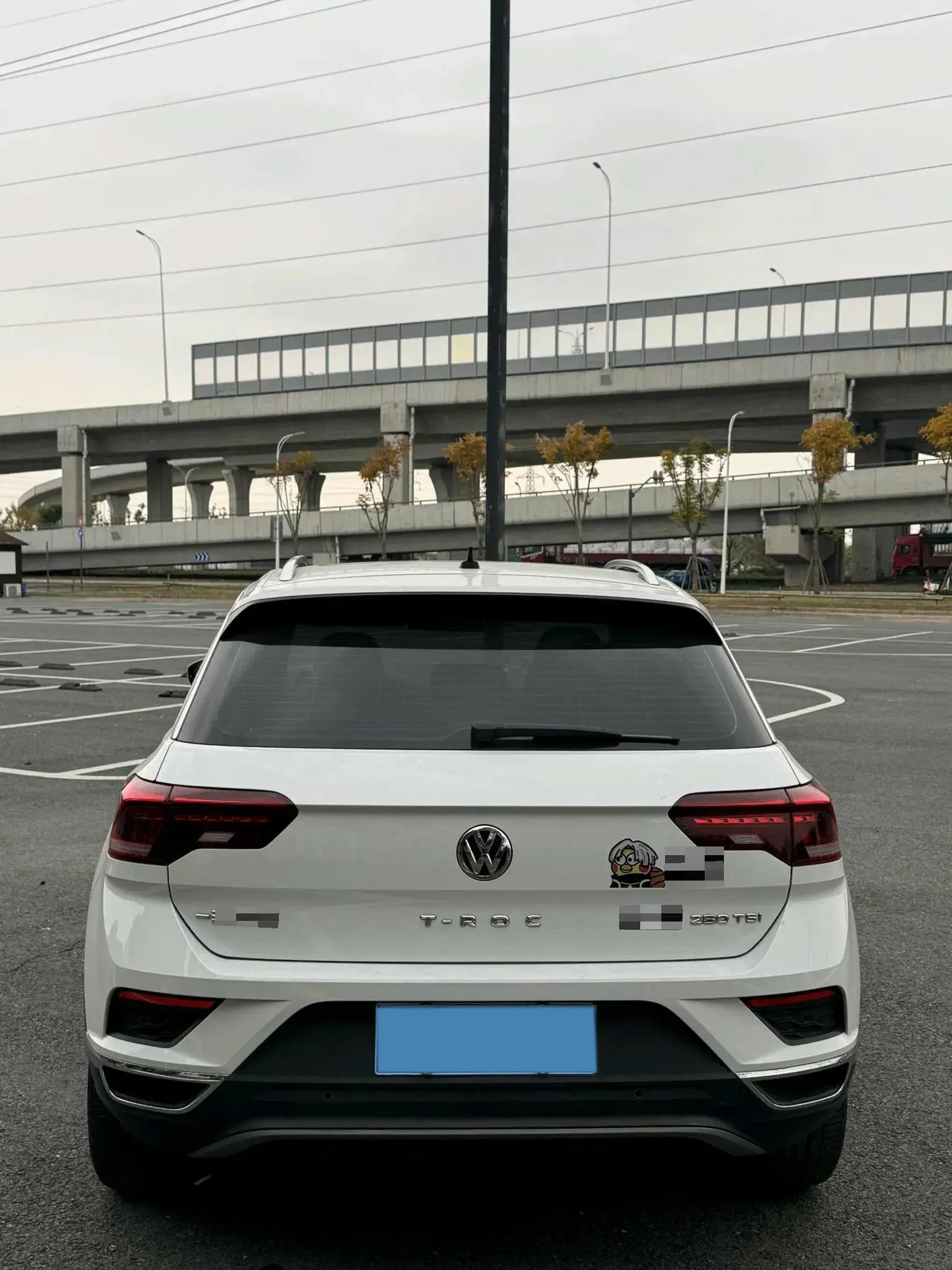 2020 VOLKSWAGEN T-ROC thumbnail 4