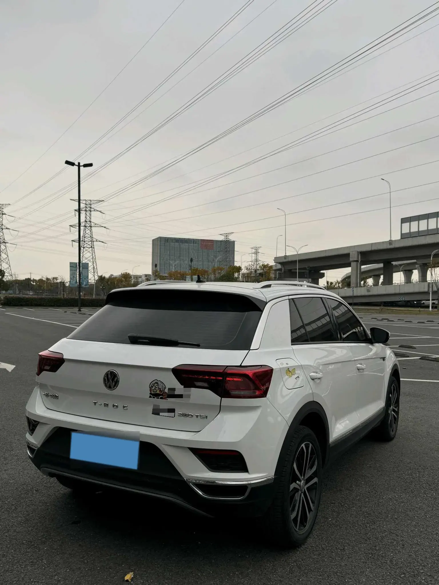 2020 VOLKSWAGEN T-ROC thumbnail 2