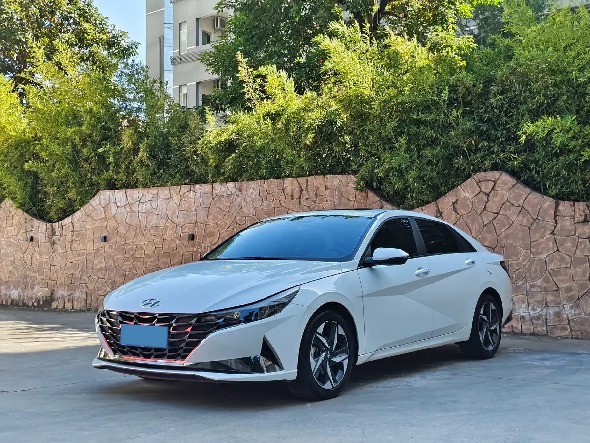 2022 Hyundai Elantra 1.5L 115HP L4 CVT