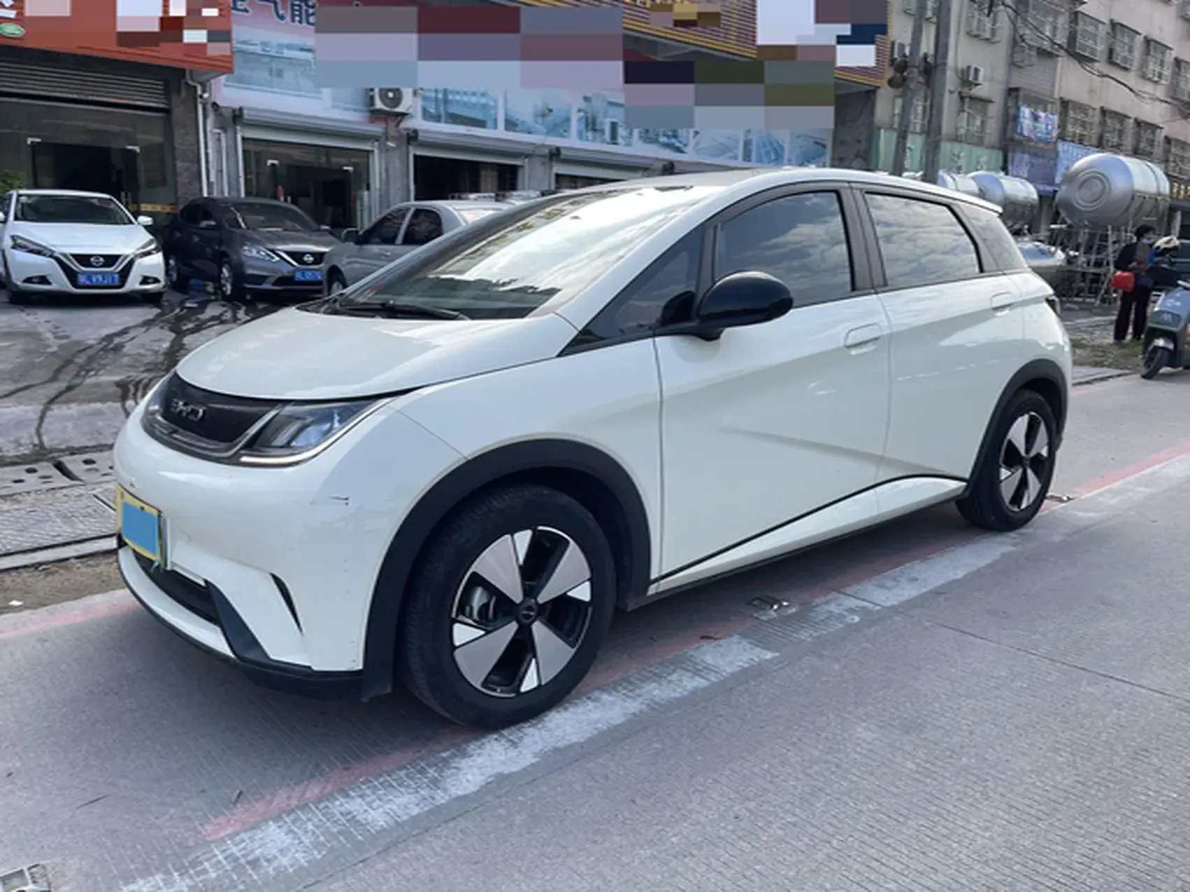 2023 BYD DOLPHIN view 1