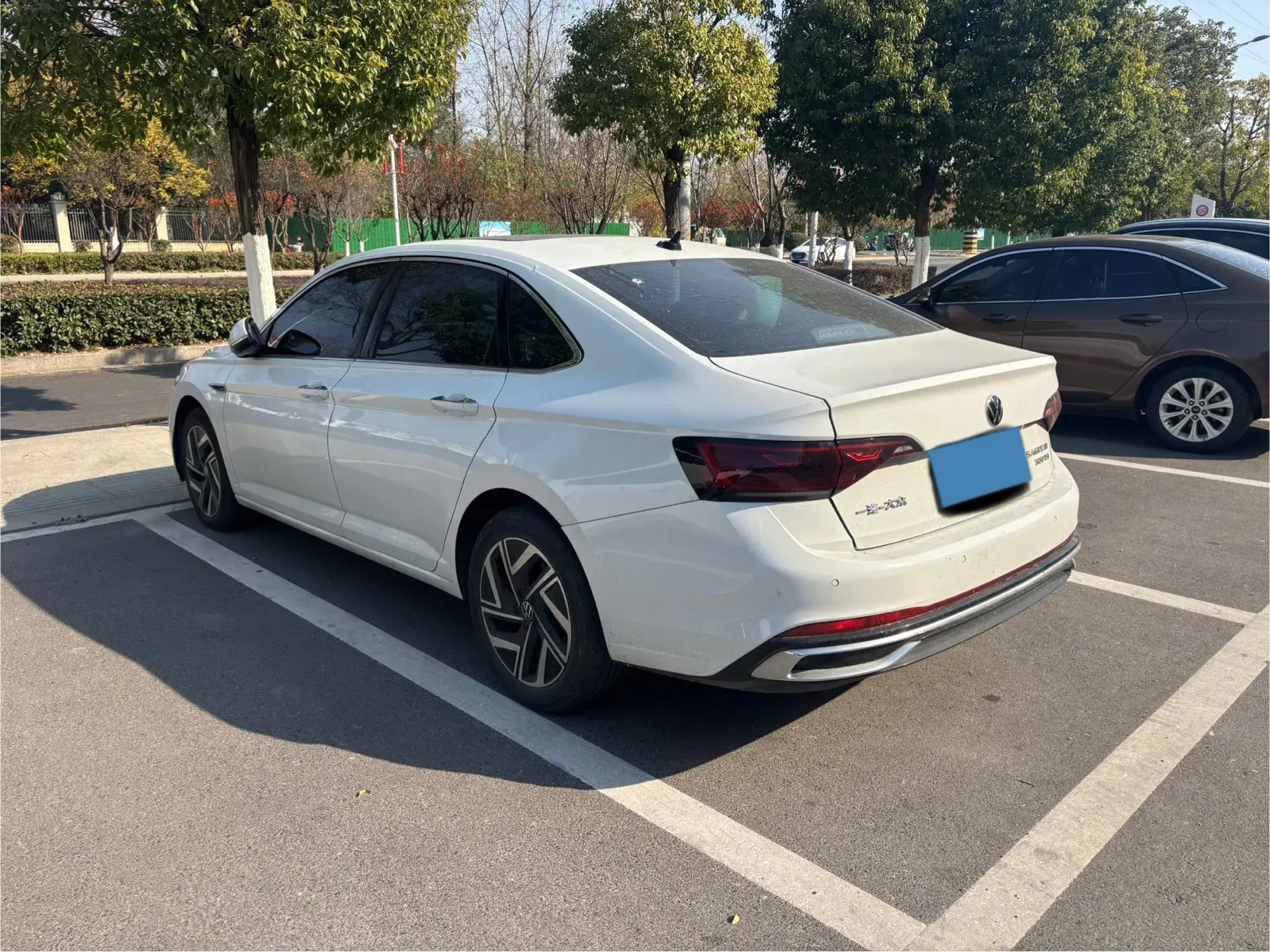 2023 VOLKSWAGEN SAGITAR thumbnail 4