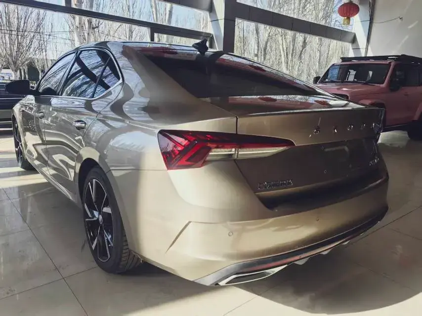 2021 SKODA OCTAVIA thumbnail 4