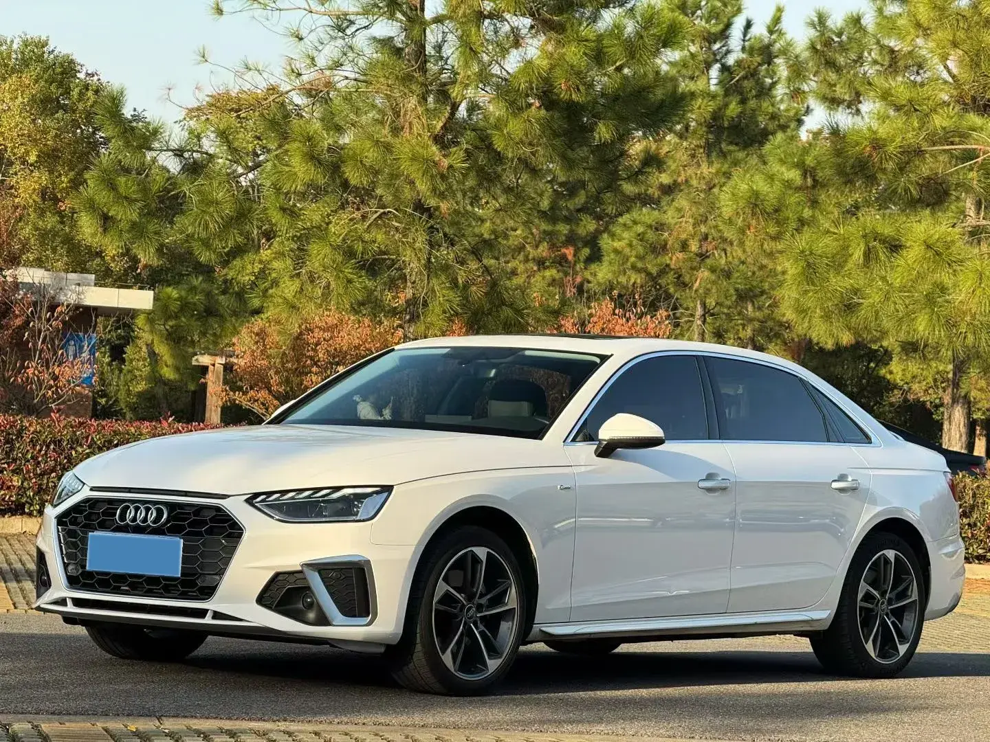 2022 AUDI A4L view 1