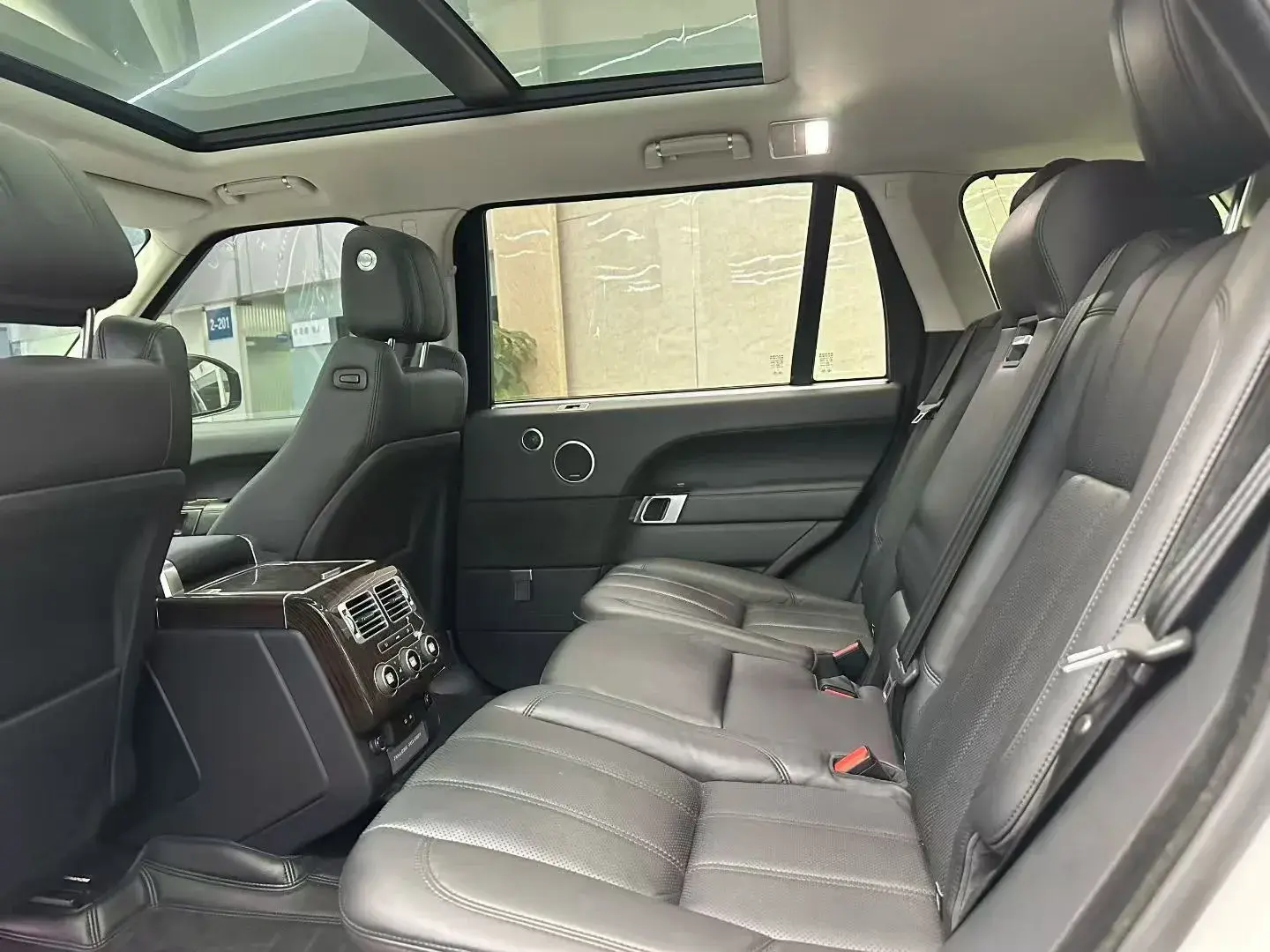 2017 LAND ROVER thumbnail 4