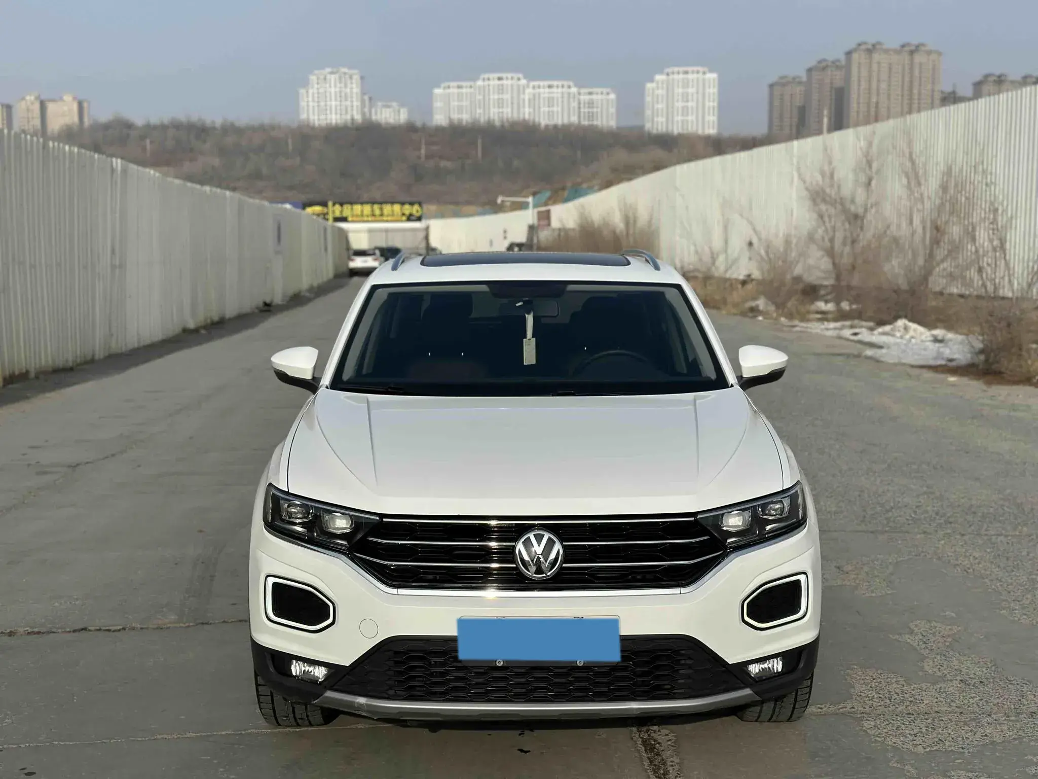 2019 VOLKSWAGEN T-ROC thumbnail 2