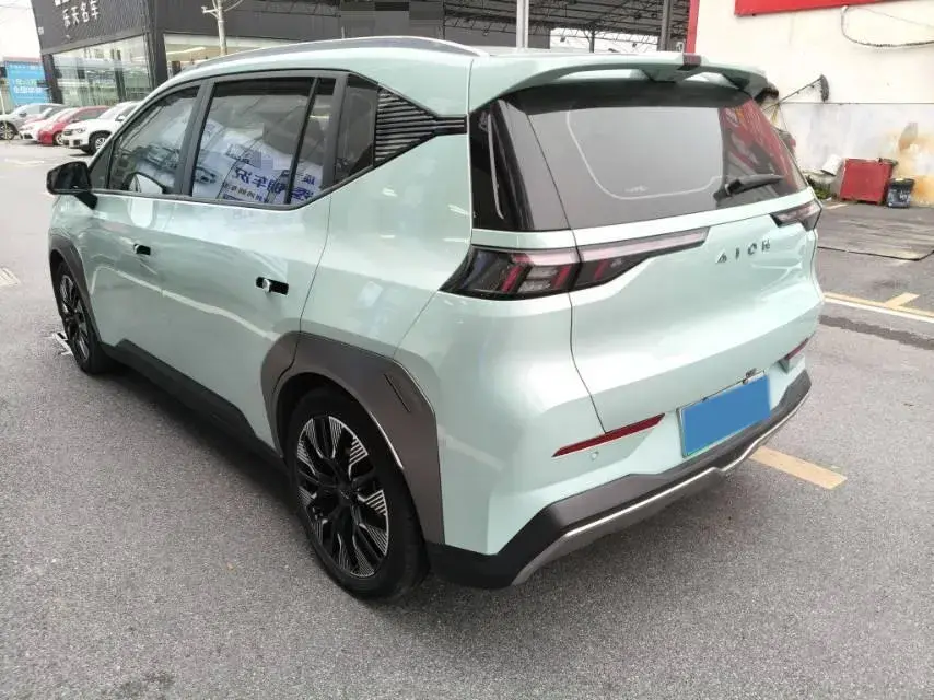 2022 GEELY OKAVANGO thumbnail 3