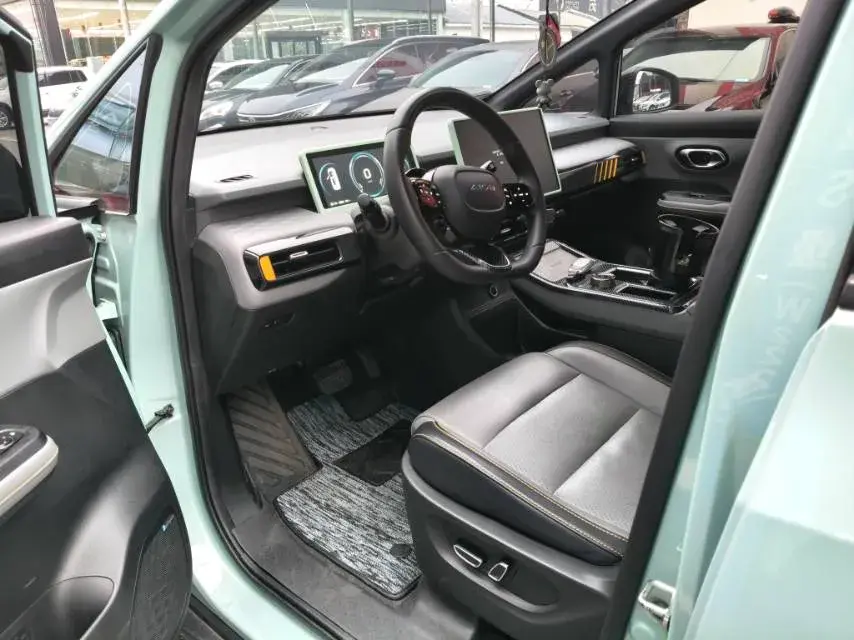 2022 GEELY OKAVANGO thumbnail 4