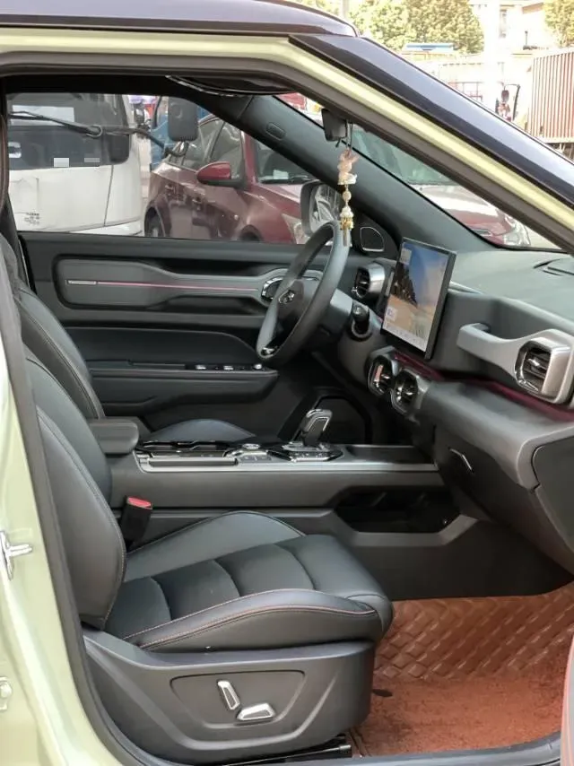 2025 Geely Cowboy 1.5T 181HP L4 7DCT,autocango,china used car exporter,china ev exporter,chinese used car exporter,chinese used ev exporter