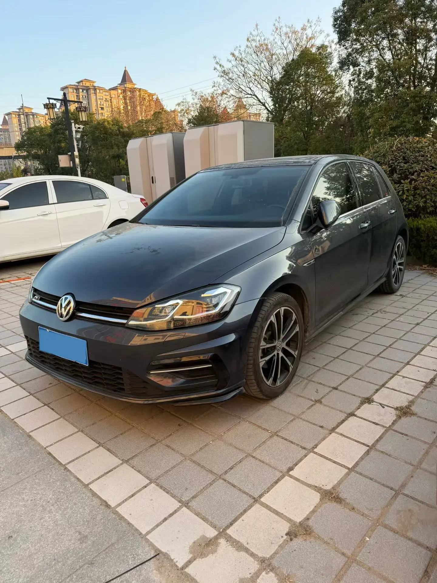 2020 VOLKSWAGEN GOLF view 1