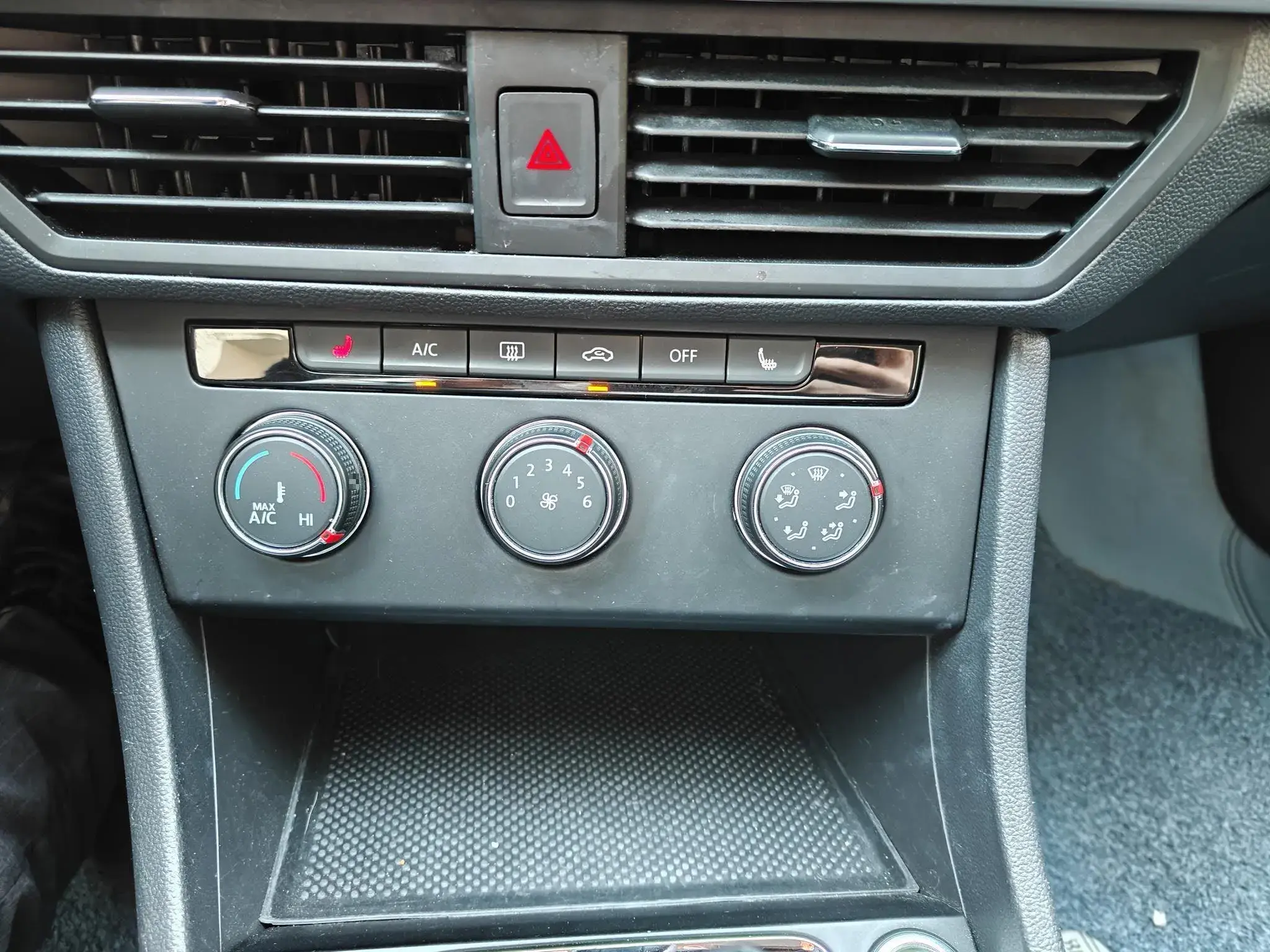 2021 VOLKSWAGEN BORA thumbnail 4