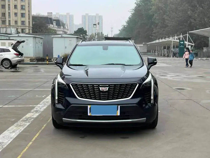 2021 CADILLAC XT4 thumbnail 2