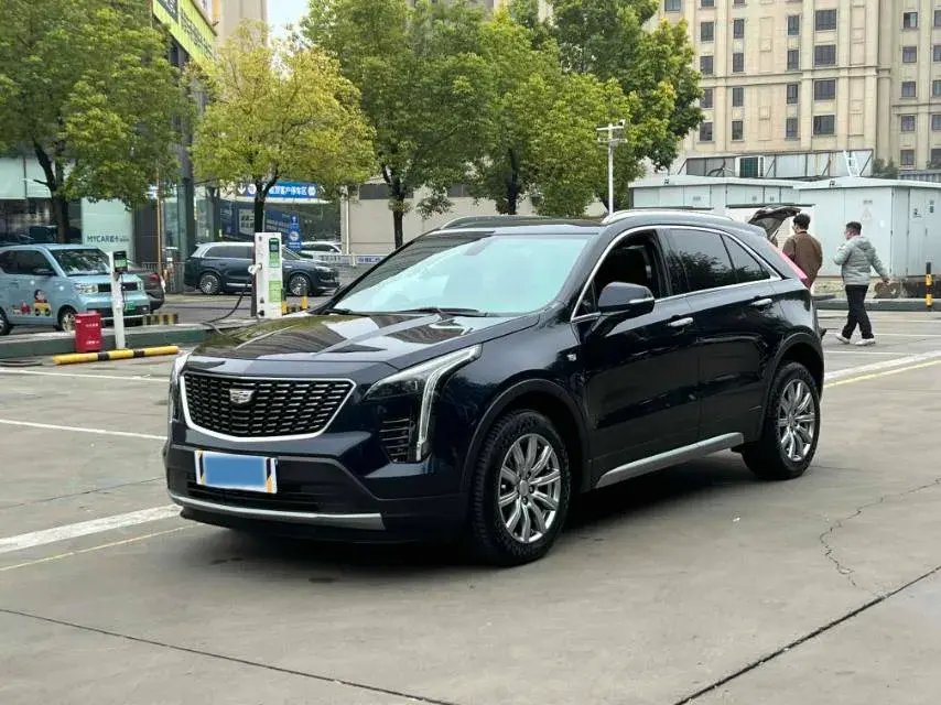 2021 CADILLAC XT4 view 1