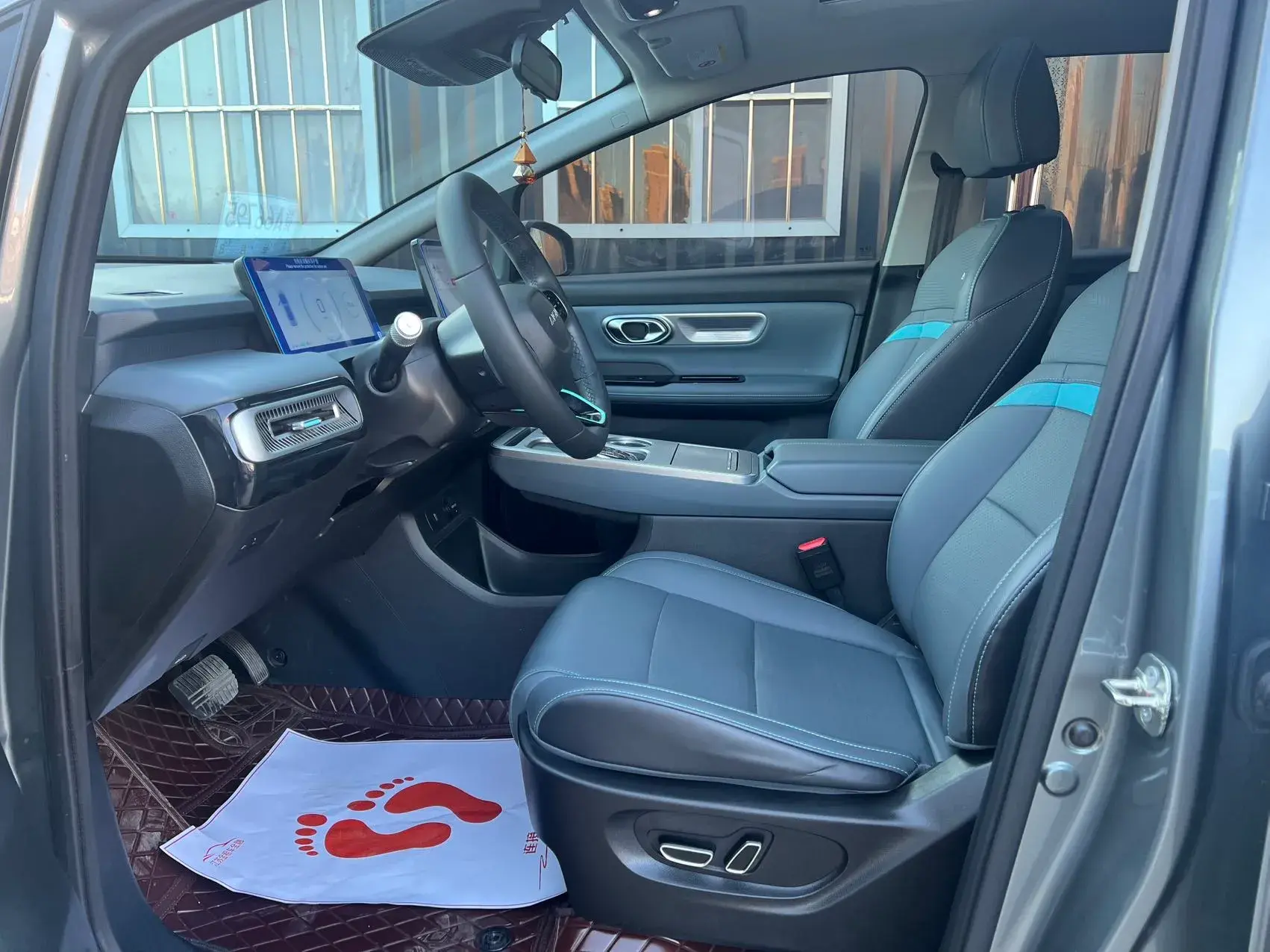 2023 AION Y thumbnail 4